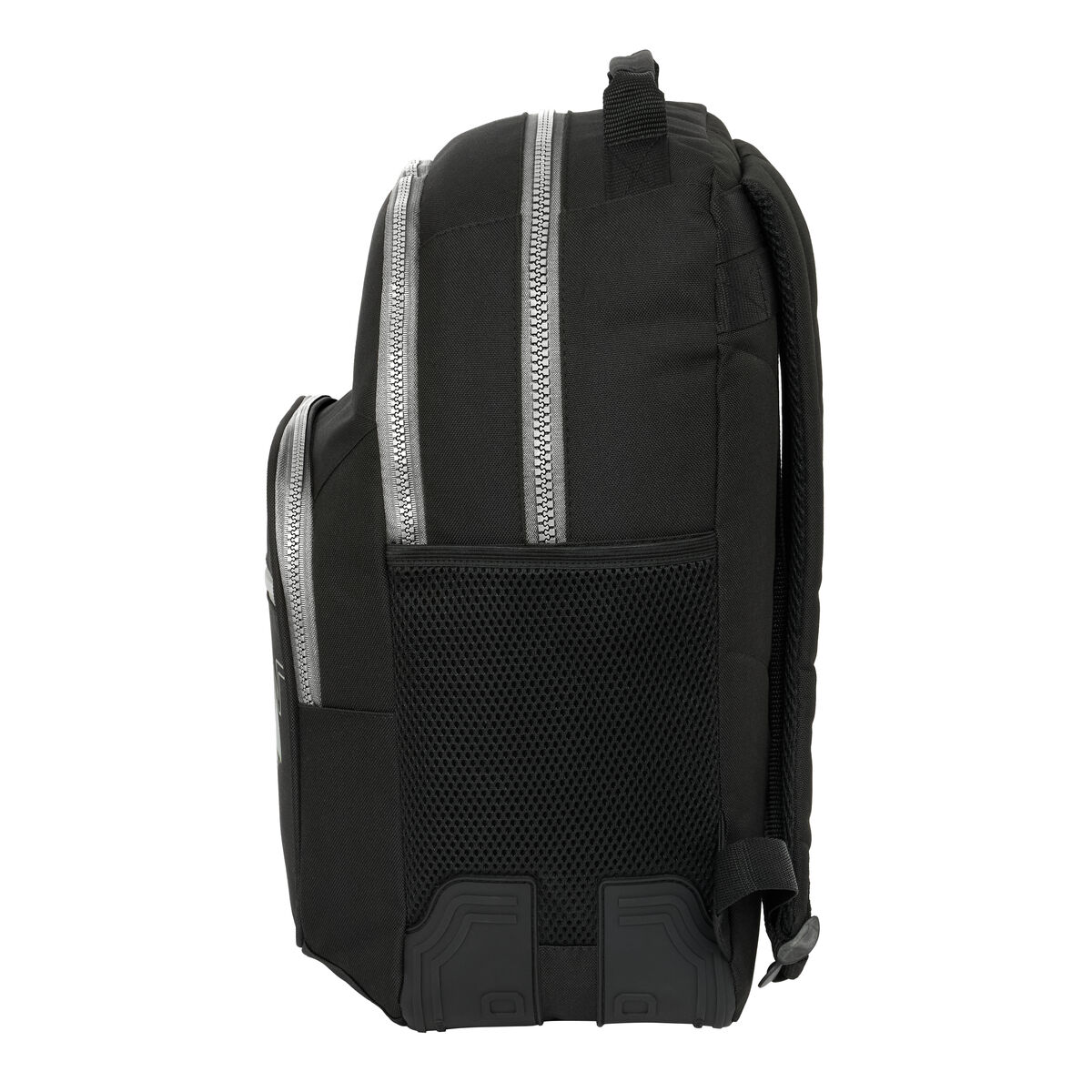 Schwarzer Rucksack, Profilansicht, mit Reißverschlüssen, einer Netztasche und einem Griff.