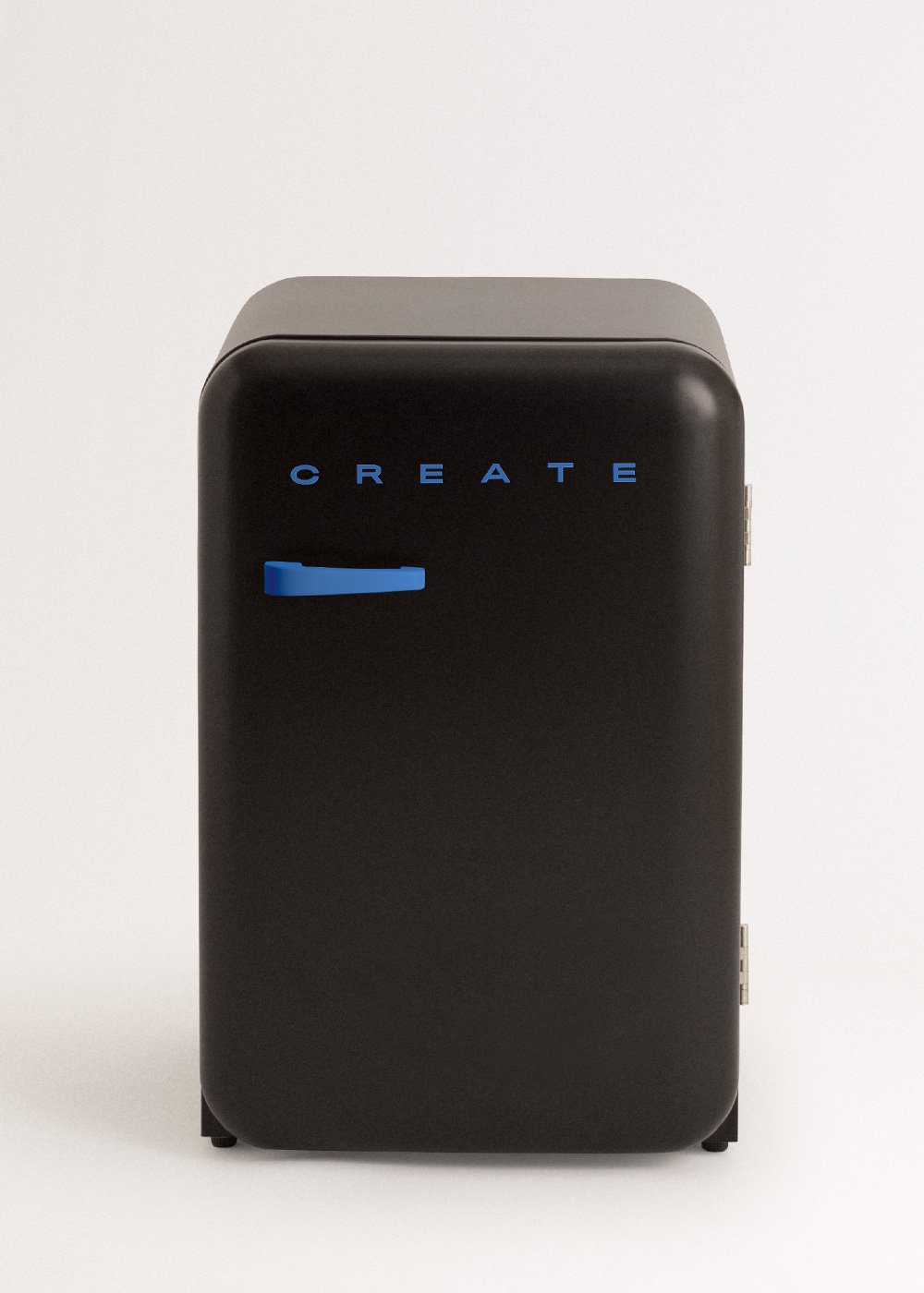 Un mini-refrigerador negro con manija azul y 'CREATE' en letras azules.