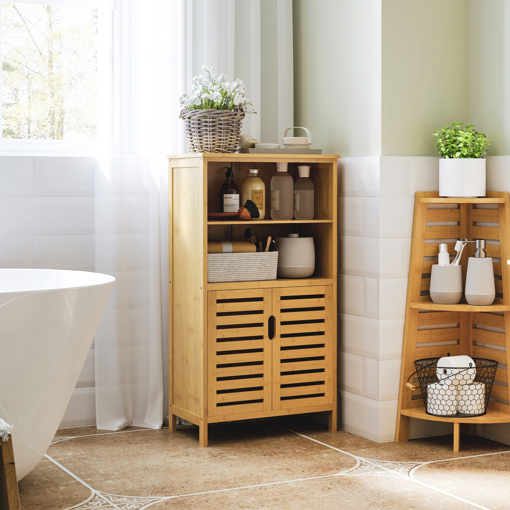 Badezimmerschrank aus Holz mit offenen Regalen und einem geschlossenen Schrank. Weiße und grüne Wand.