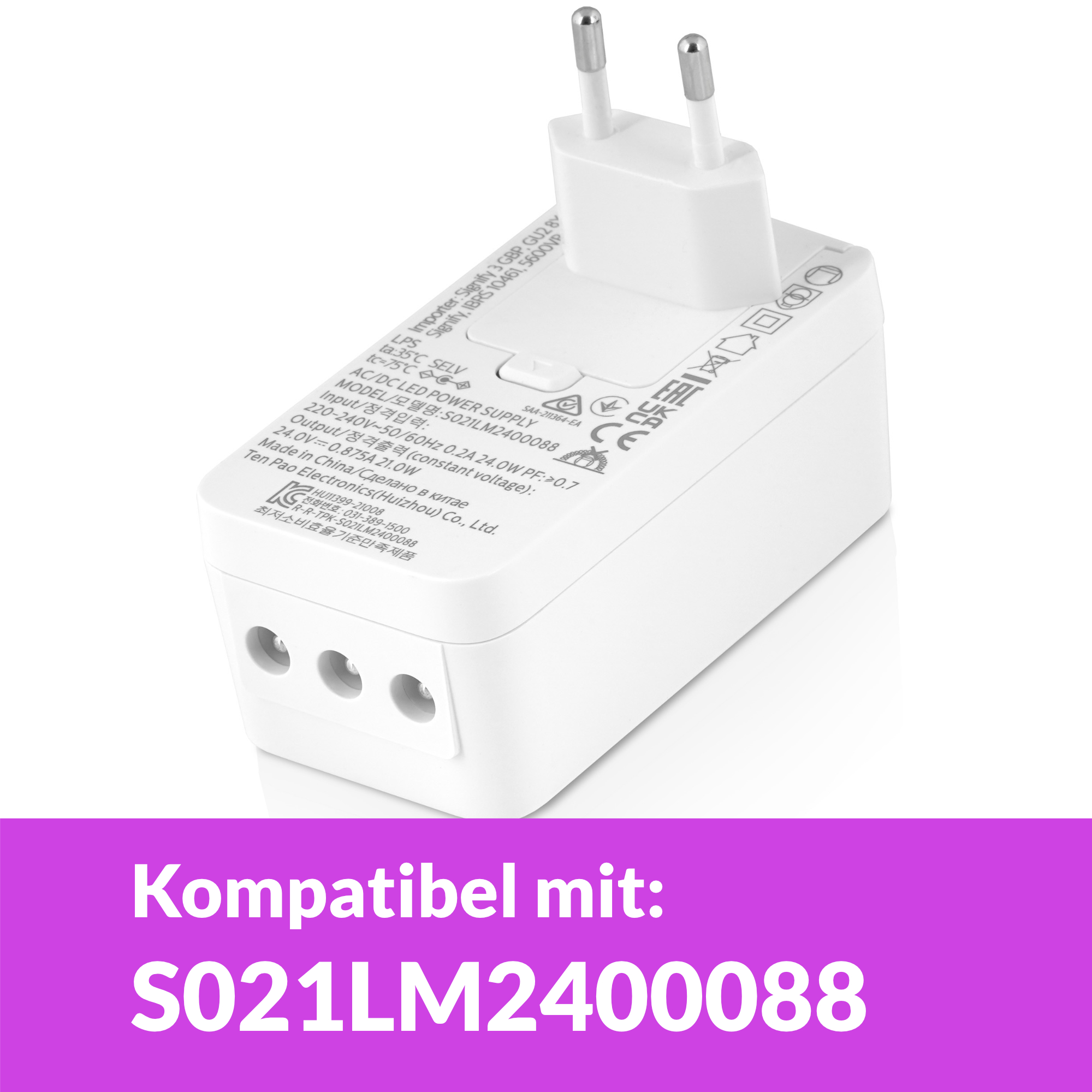 Weißes AC/DC-Netzteil mit Stecker. Der Adapter hat Text und ein lila Etikett unten.