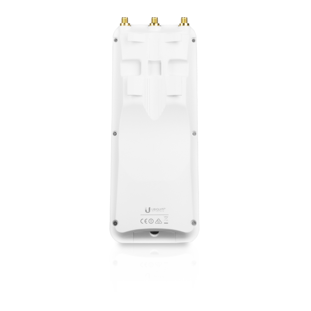 Dispositivo de punto de acceso blanco. Tiene puertos y el logotipo de Ubiquiti. Fondo blanco.