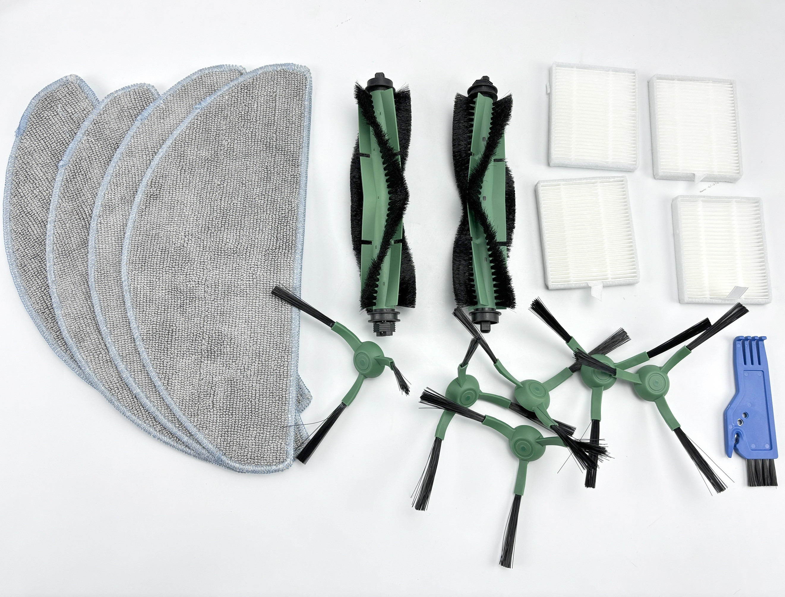 Akcesoria do czyszczenia robota odkurzającego. Zawiera nakładki, szczotki, filtry i małą szczoteczkę.