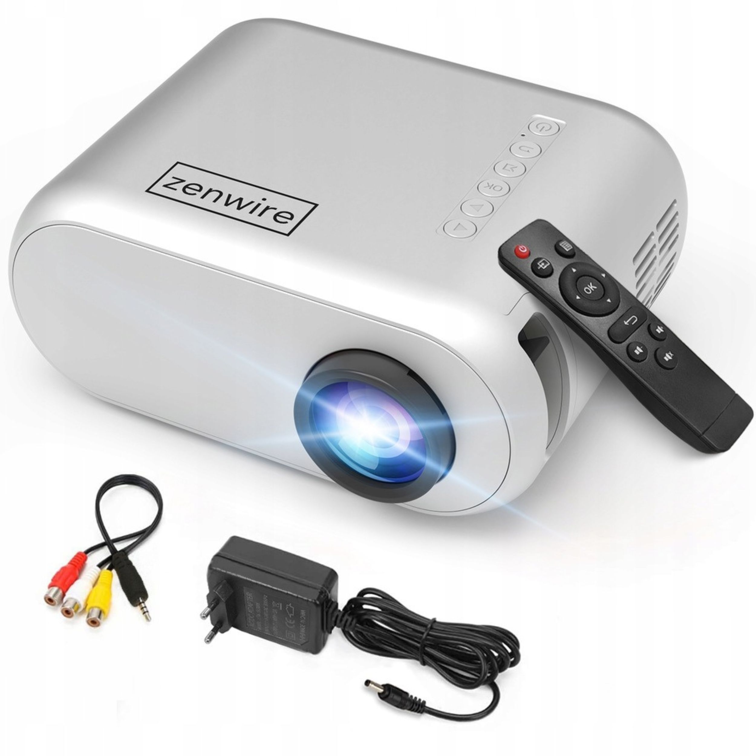 Srebrny projektor z pilotem, kablem zasilającym i kablami audio-wideo. Nadruk 'zenwire'.