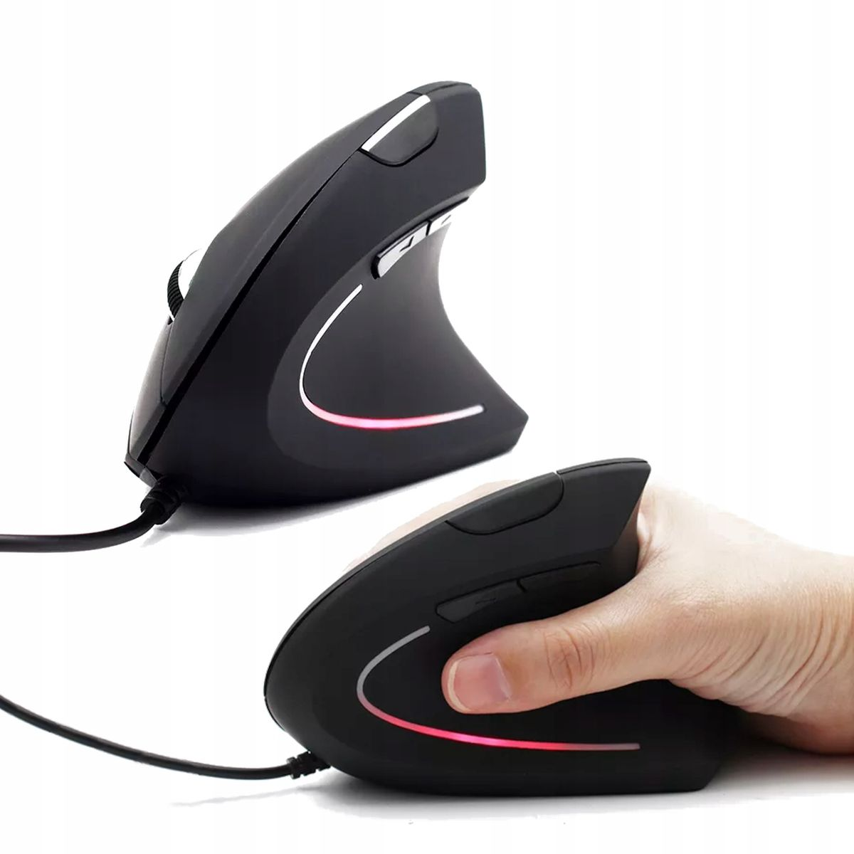 Dwie czarne myszy pionowe z czerwonymi światłami. Jedna trzymana przez dłoń. Białe tło.