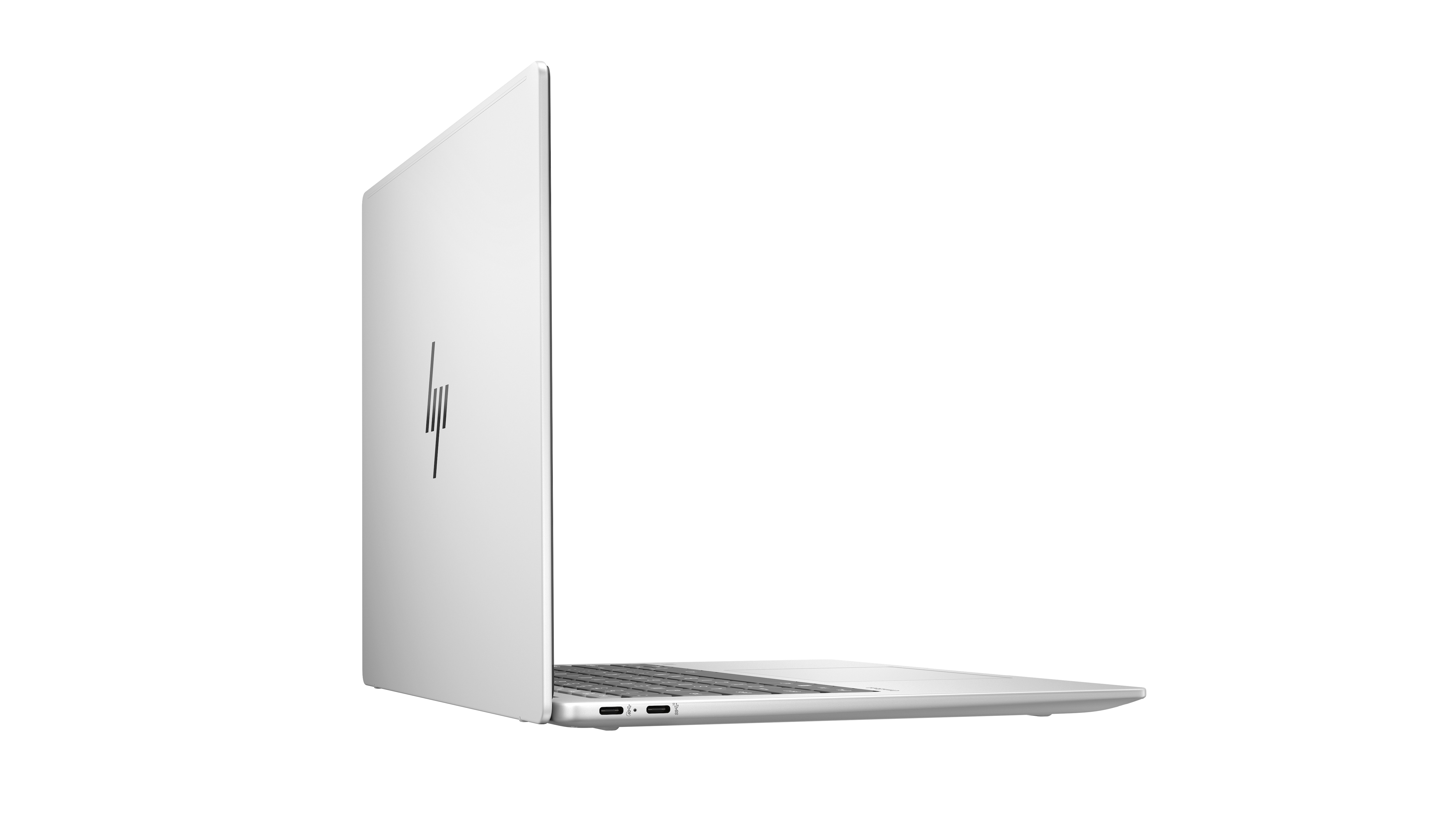 Un portátil plateado de perfil, mostrando el lateral con el logotipo de HP, sobre un fondo blanco.