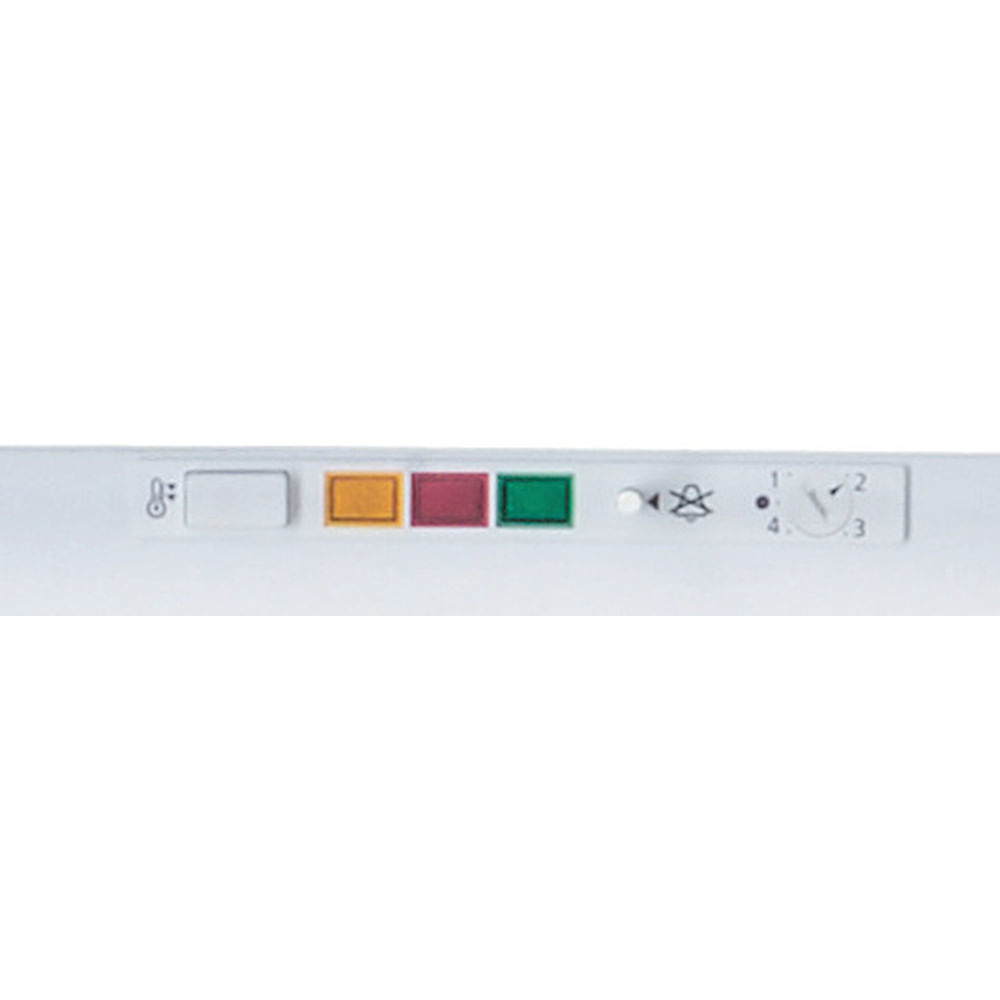 Un pannello di controllo bianco con pulsanti e un quadrante. Ci sono luci colorate e un simbolo di temperatura.