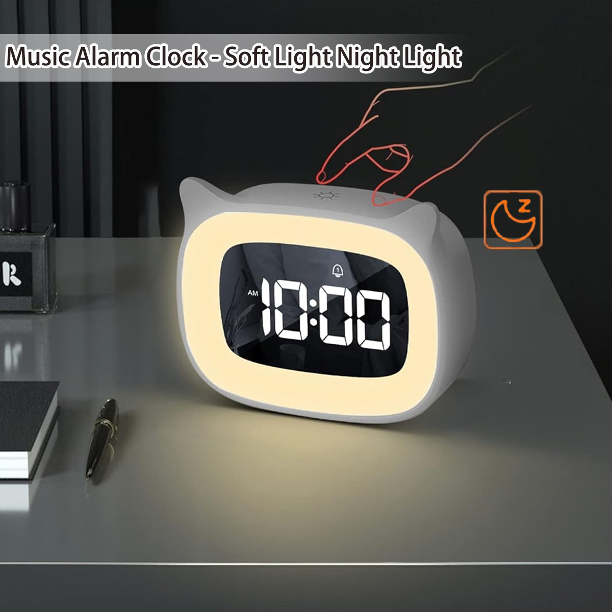 Weiß-grauer Wecker mit Digitalanzeige. Zeigt 10:00 Uhr. Tisch und Stift im Bild.