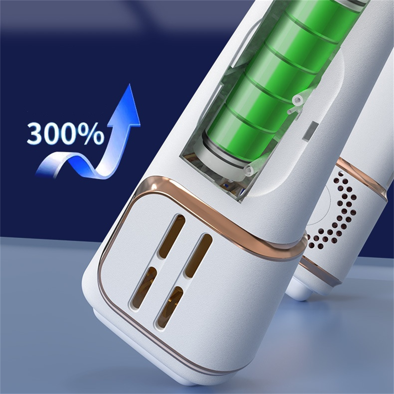 Ein weißes und goldenes Gerät mit geöffnetem Batteriefach, das grüne Batterien zeigt. Ein Pfeil zeigt 300% an.