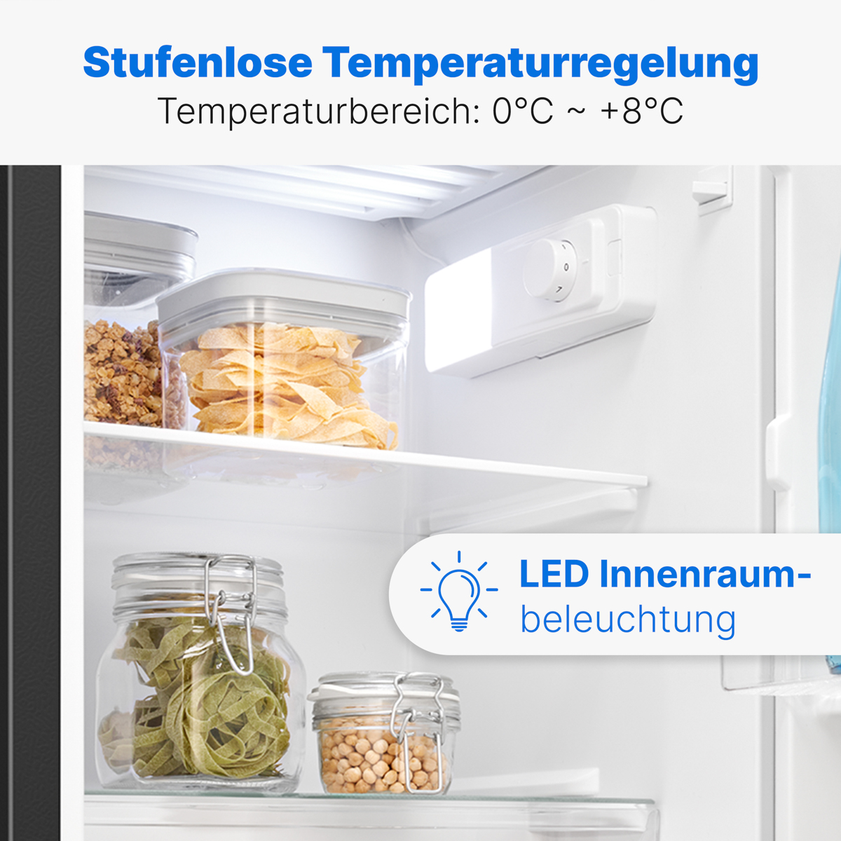 Kühlschrankinnenraum mit Lebensmittelbehältern und LED-Beleuchtung. Etiketten zeigen Funktionen.