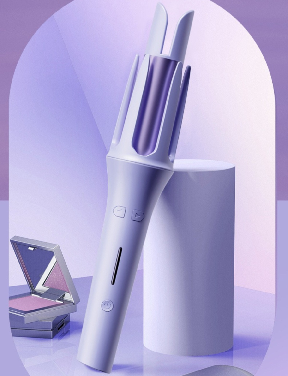 Weiß-violetter Lockenstab, mit einer Make-up-Palette auf violetter Oberfläche.