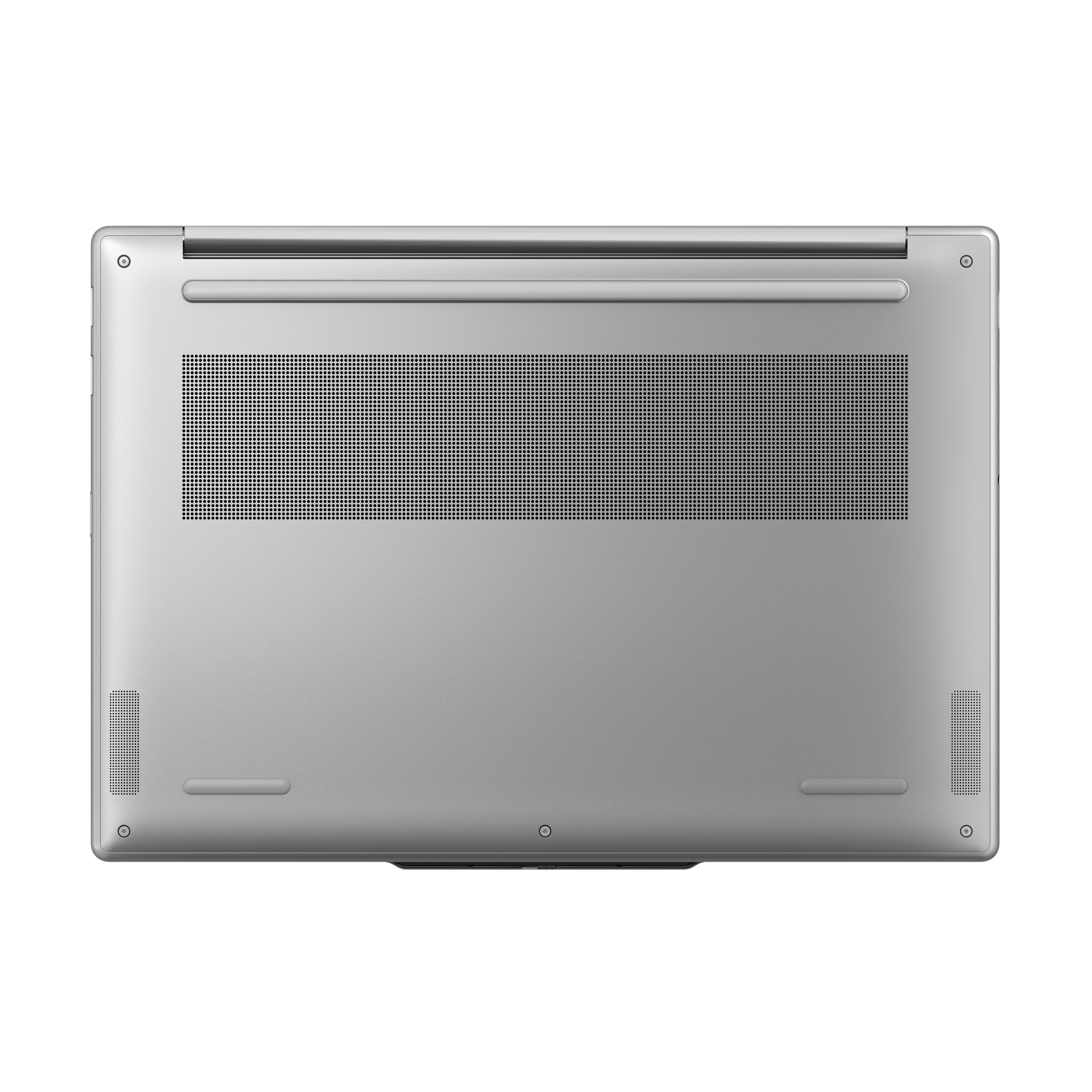 Spód srebrnego laptopa, pokazujący otwory wentylacyjne i otwory na śruby.