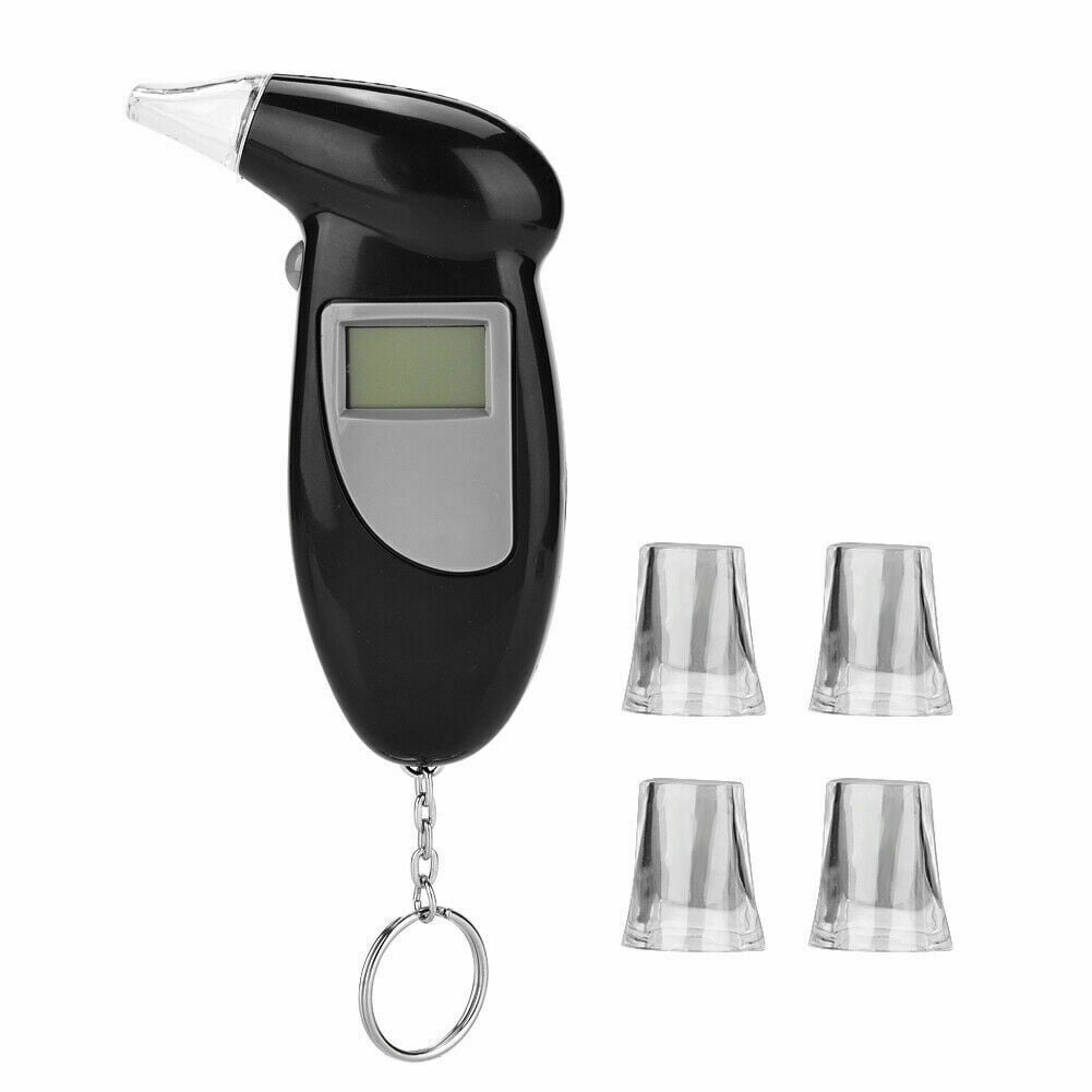 Ein schwarzes Alkoholmessgerät mit digitaler Anzeige und vier klaren Mundstücken auf weißem Hintergrund.