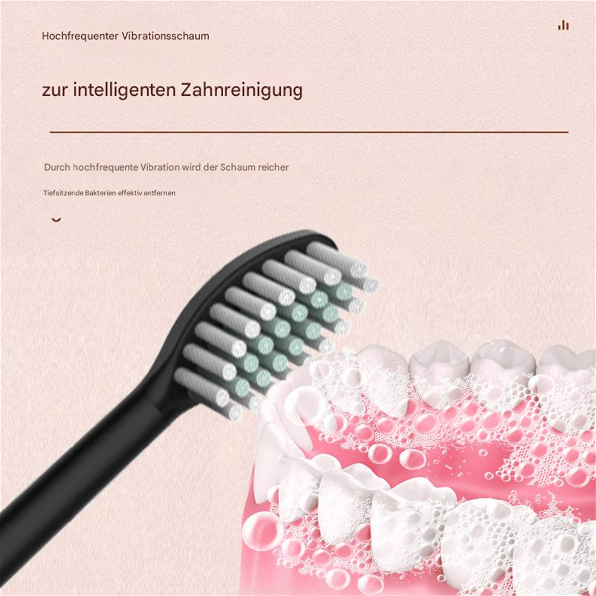 Schwarzer Zahnbürstenkopf mit Borsten und Nahaufnahme der Zähne.