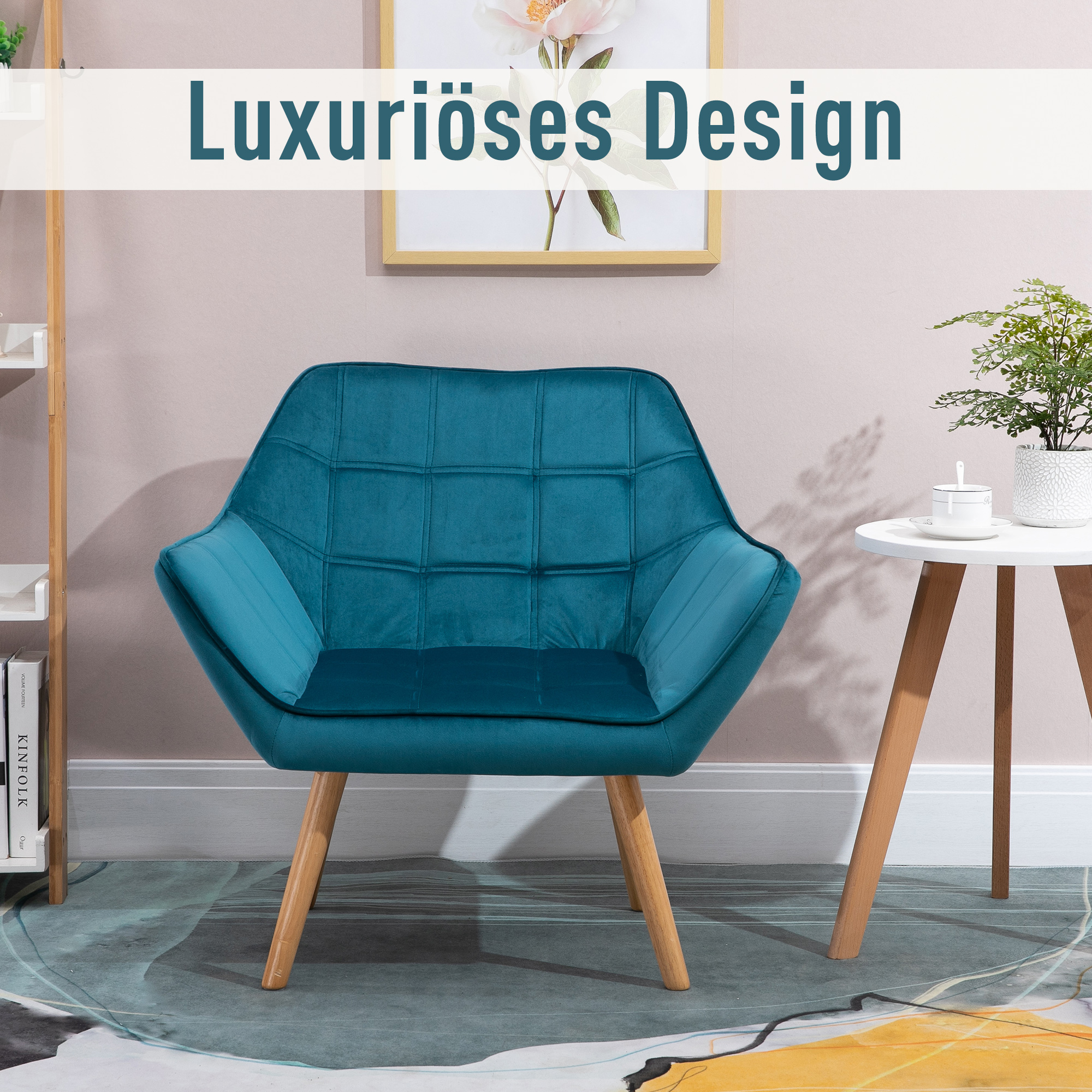 Türkisfarbener Sessel, Holzbeine, vor rosa Wand, mit Tisch und Pflanze. Text: Luxuriöses Design.