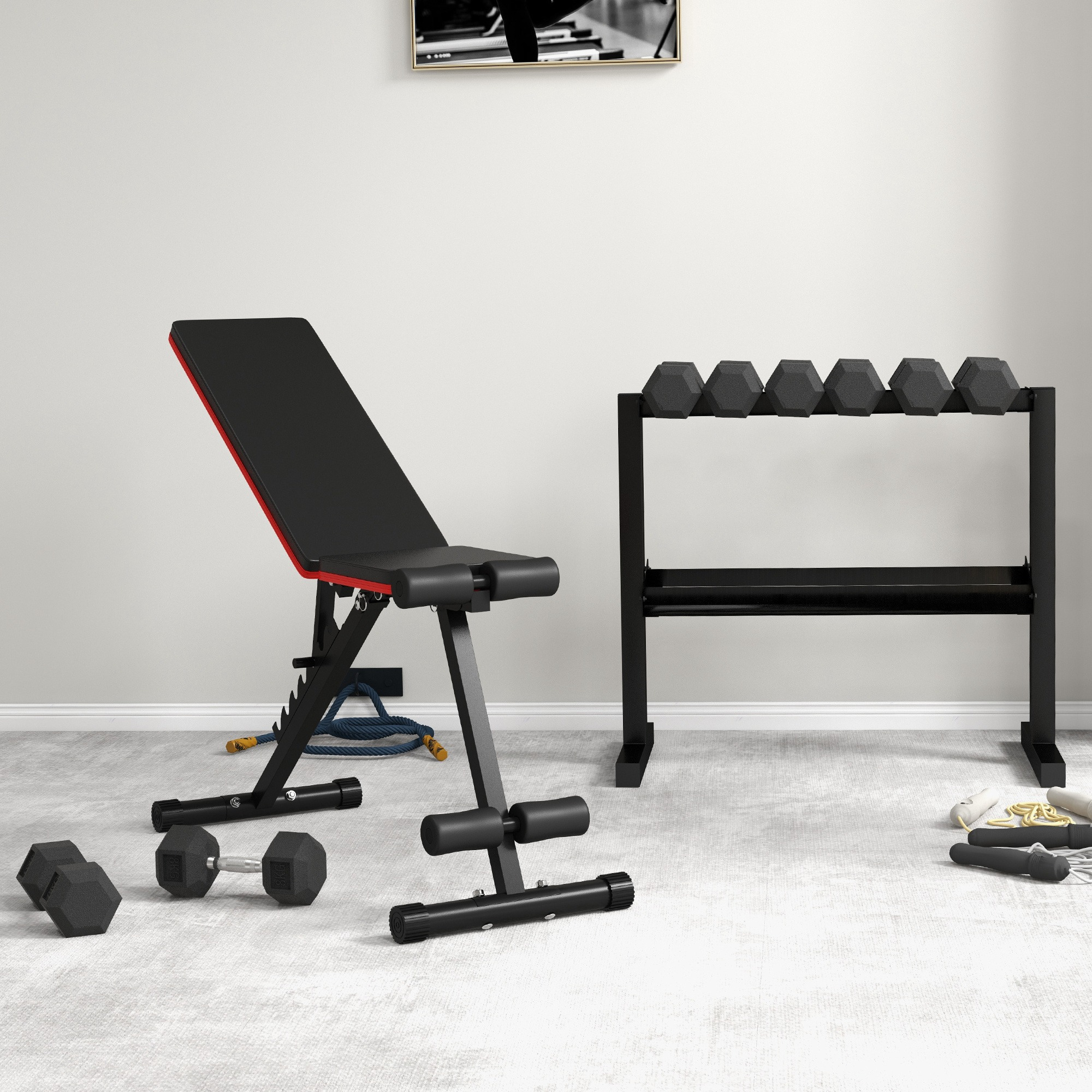 Fitnessgeräte: Bank, Hanteln, Gewichtsregal und Widerstandsband auf dem Boden.