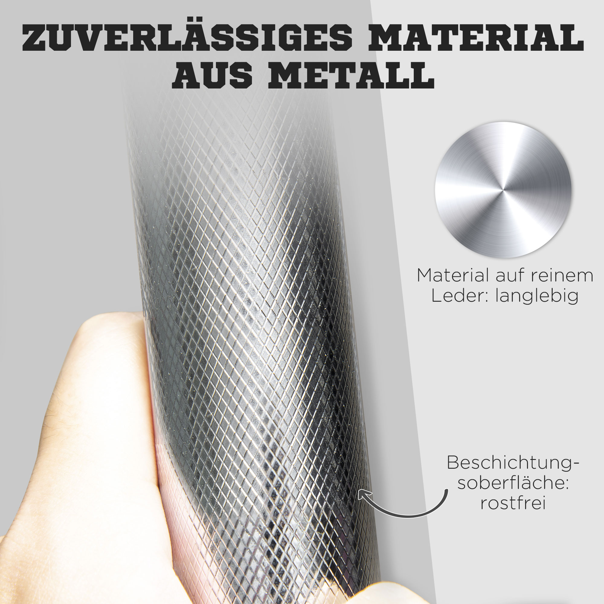 Nahaufnahme eines Metallrohrs mit Rautenmuster, einem glänzenden Kreis und Text. Eine Hand hält das Rohr.