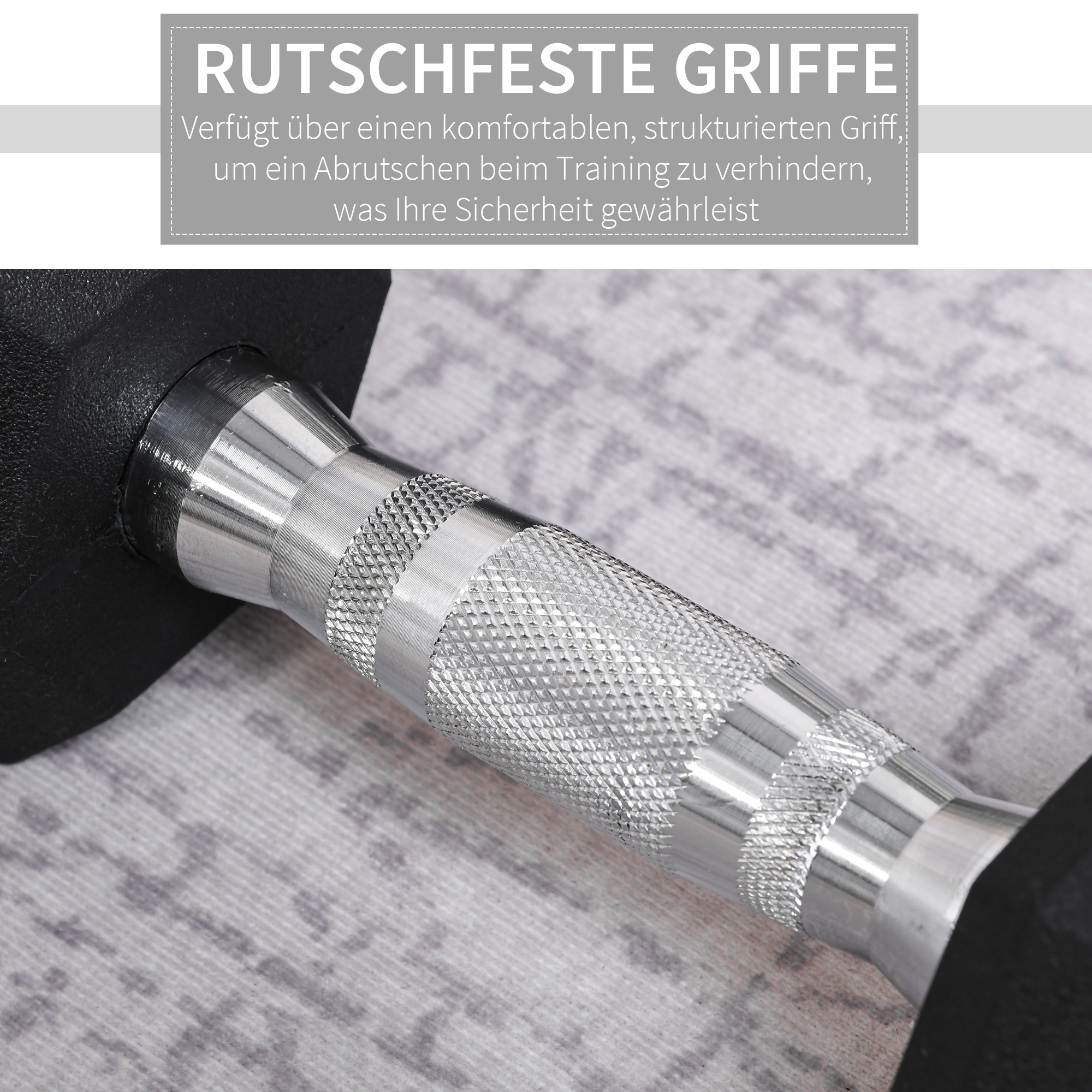 Nahaufnahme eines Hantelgriffs. Es ist mit horizontalen Linien strukturiert. Der Hintergrund ist eine graue Oberfläche.