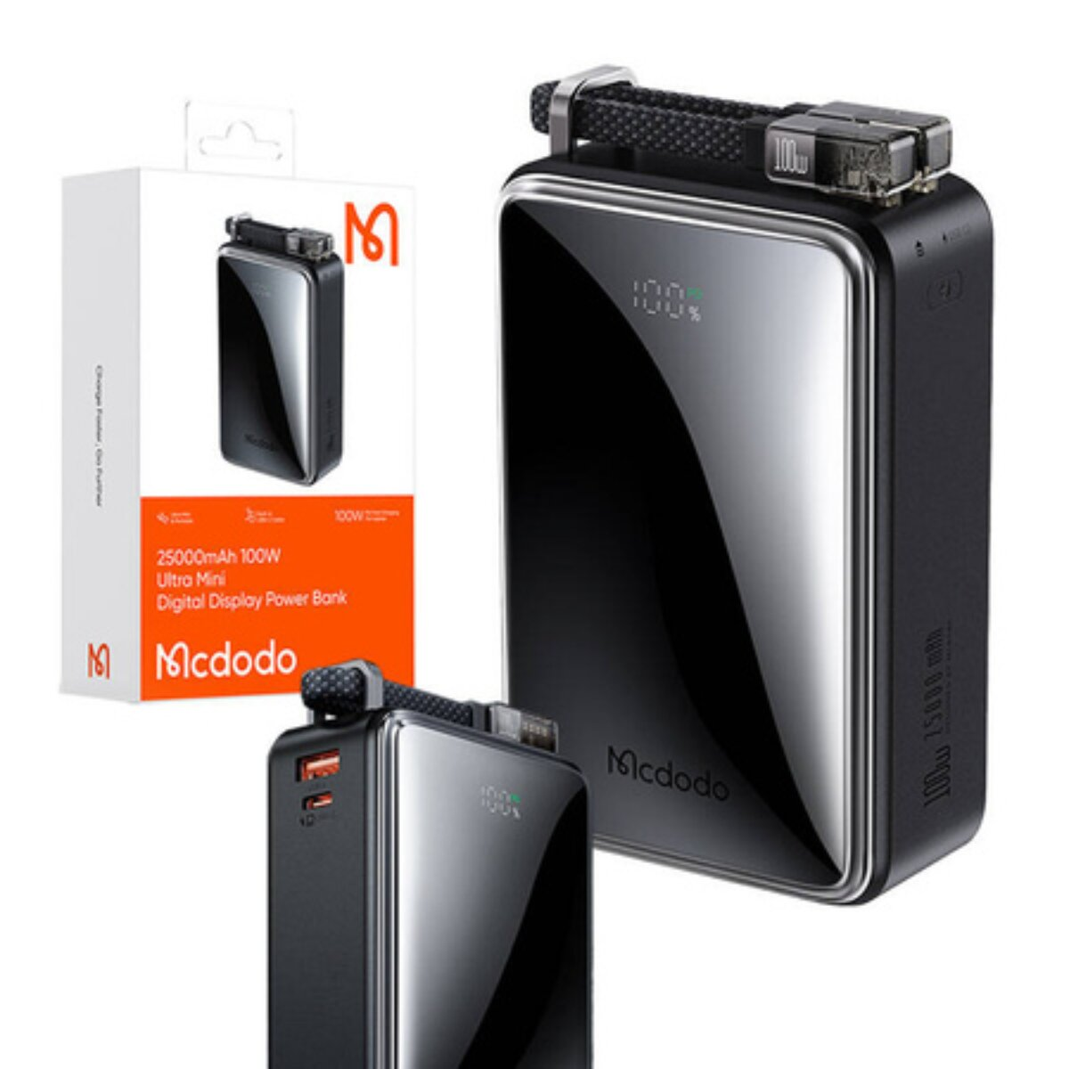 Schwarze und silberne Powerbank mit Verpackung. Die Powerbank hat ein digitales Display und Anschlüsse.