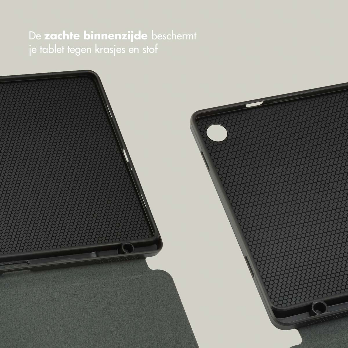Deux étuis de tablette noirs ouverts, montrant l'intérieur. L'intérieur a un motif texturé.