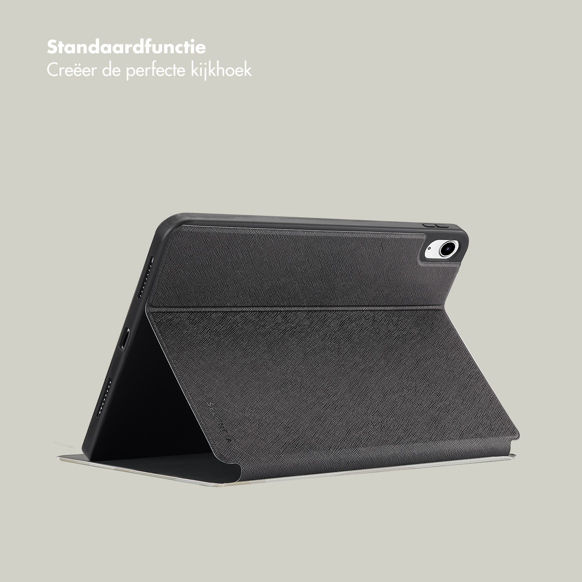Een tablet in een donkergrijze hoes. Het staat op een lichtgrijze achtergrond.