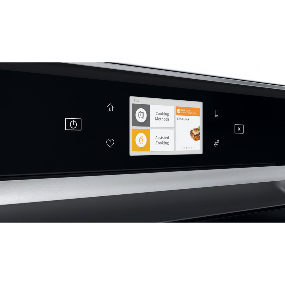 Primo piano di un display touch del forno. Visualizza le opzioni di cottura e le impostazioni, inclusa la lasagna.