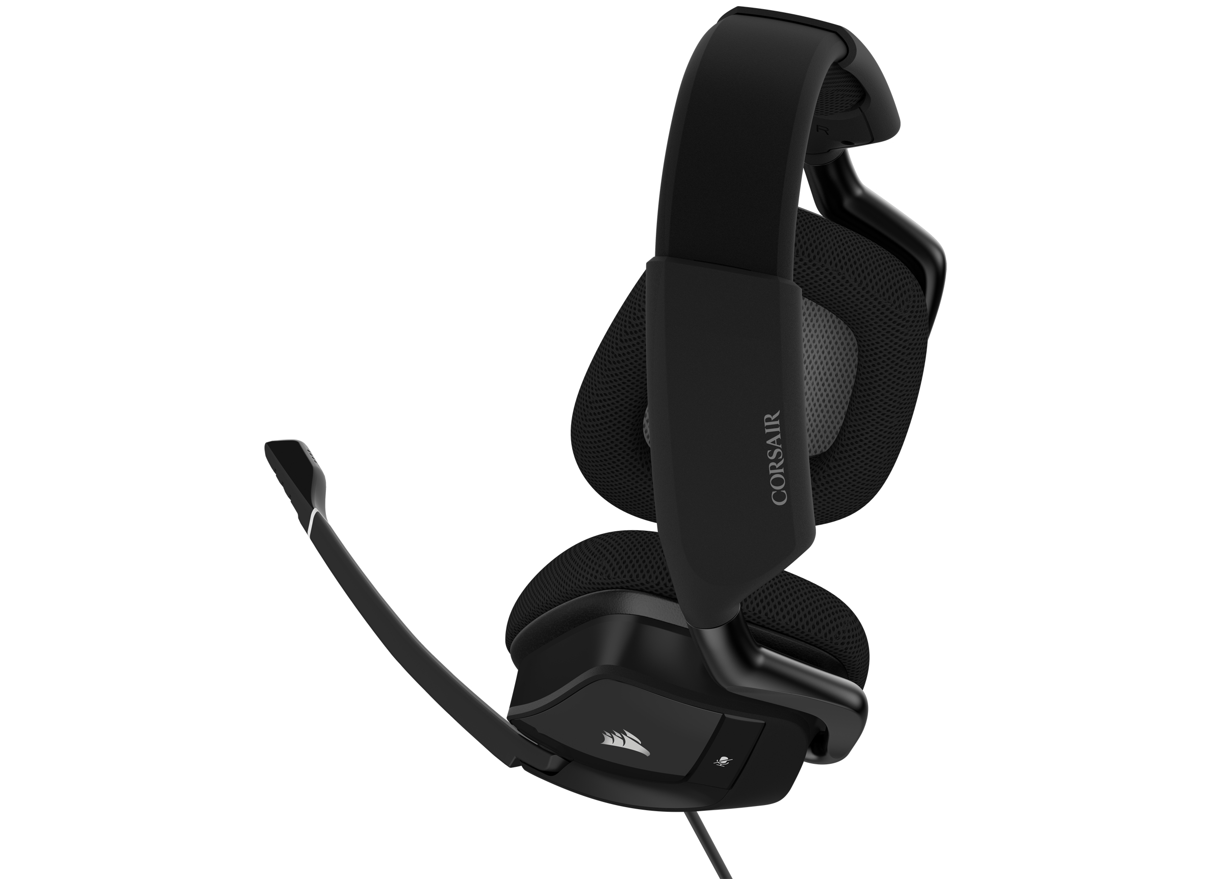 Auriculares gaming Corsair negros, vista en ángulo, sobre fondo blanco.