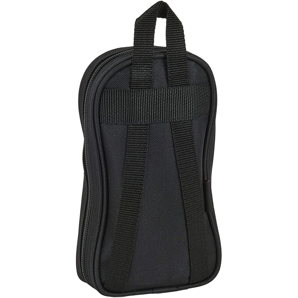 Estuche negro con asa y correas en la parte trasera.