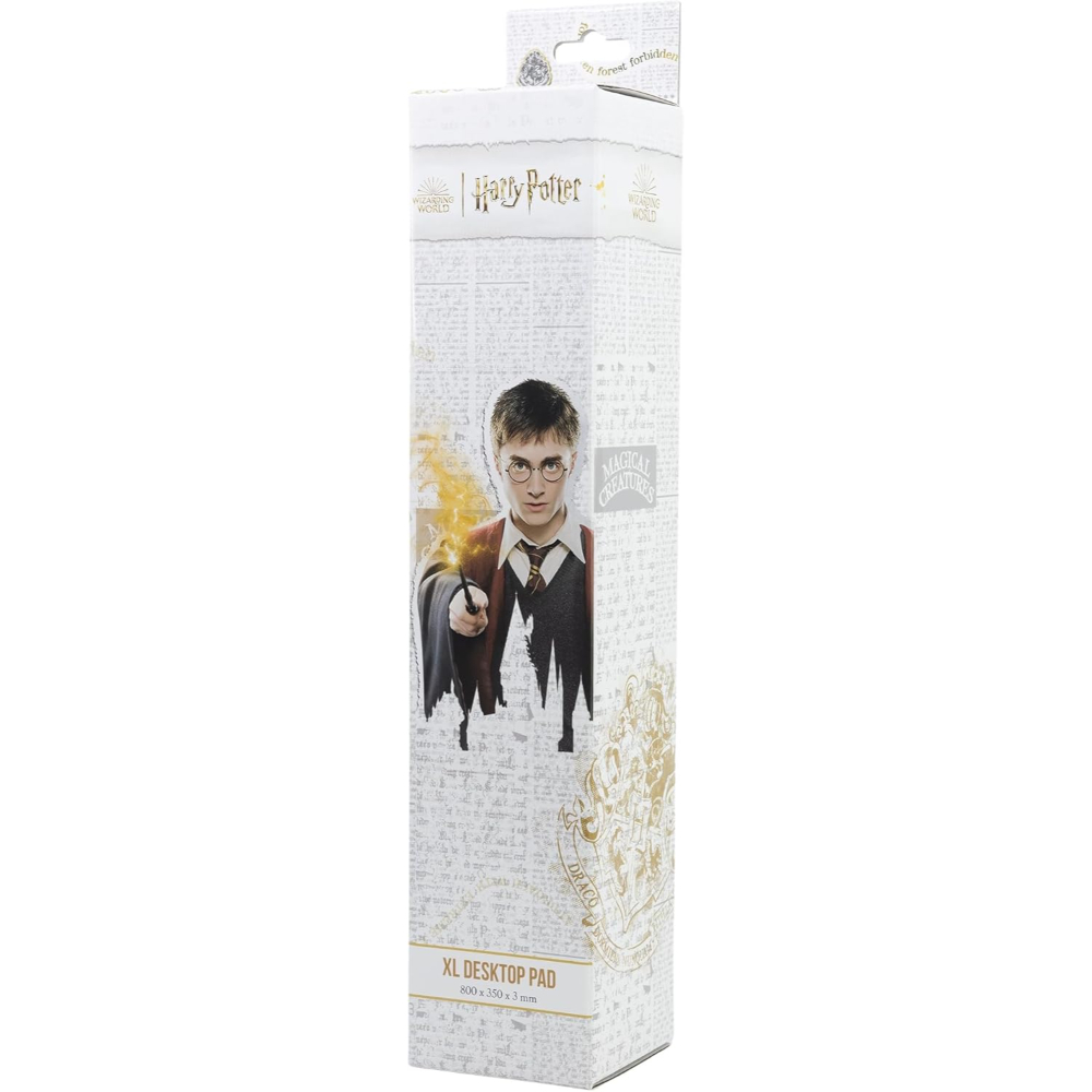 Alfombrilla de escritorio XL de Harry Potter con imagen y logo. Fondo blanco, con texto.