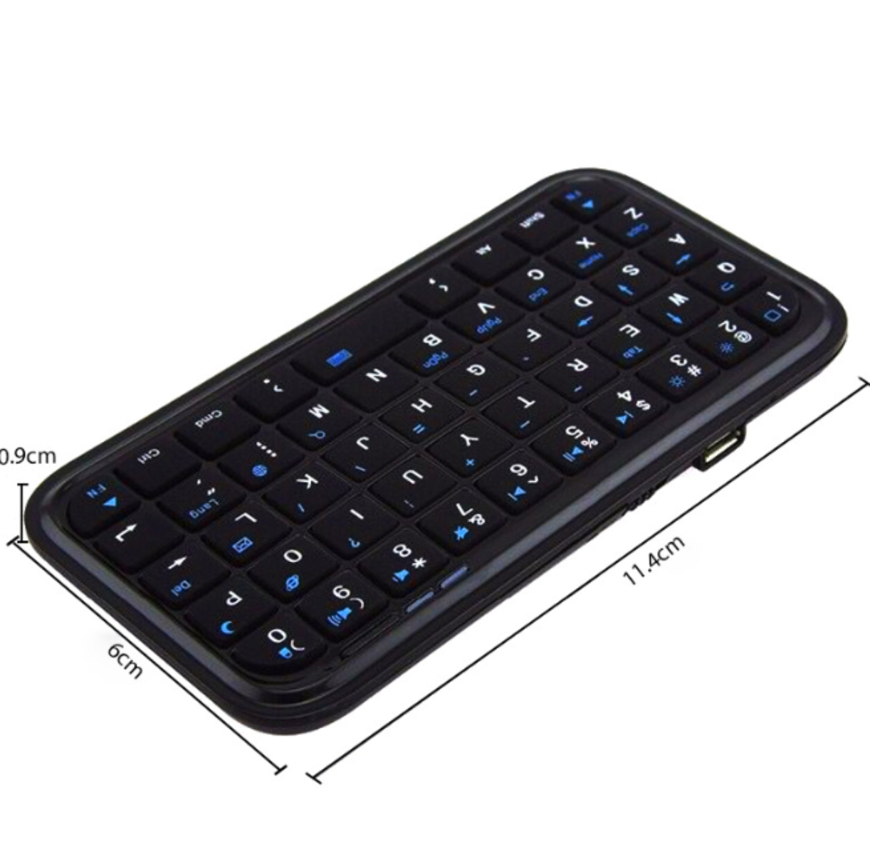 Eine kleine schwarze Tastatur mit blauen Buchstaben. Sie hat in Zentimetern beschriftete Abmessungen.