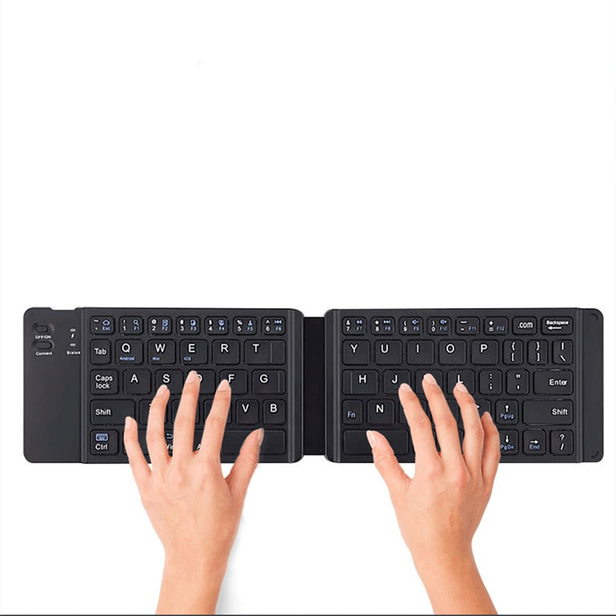 Eine schwarze, faltbare Tastatur, Hände tippen darauf. Tasten sind sichtbar.