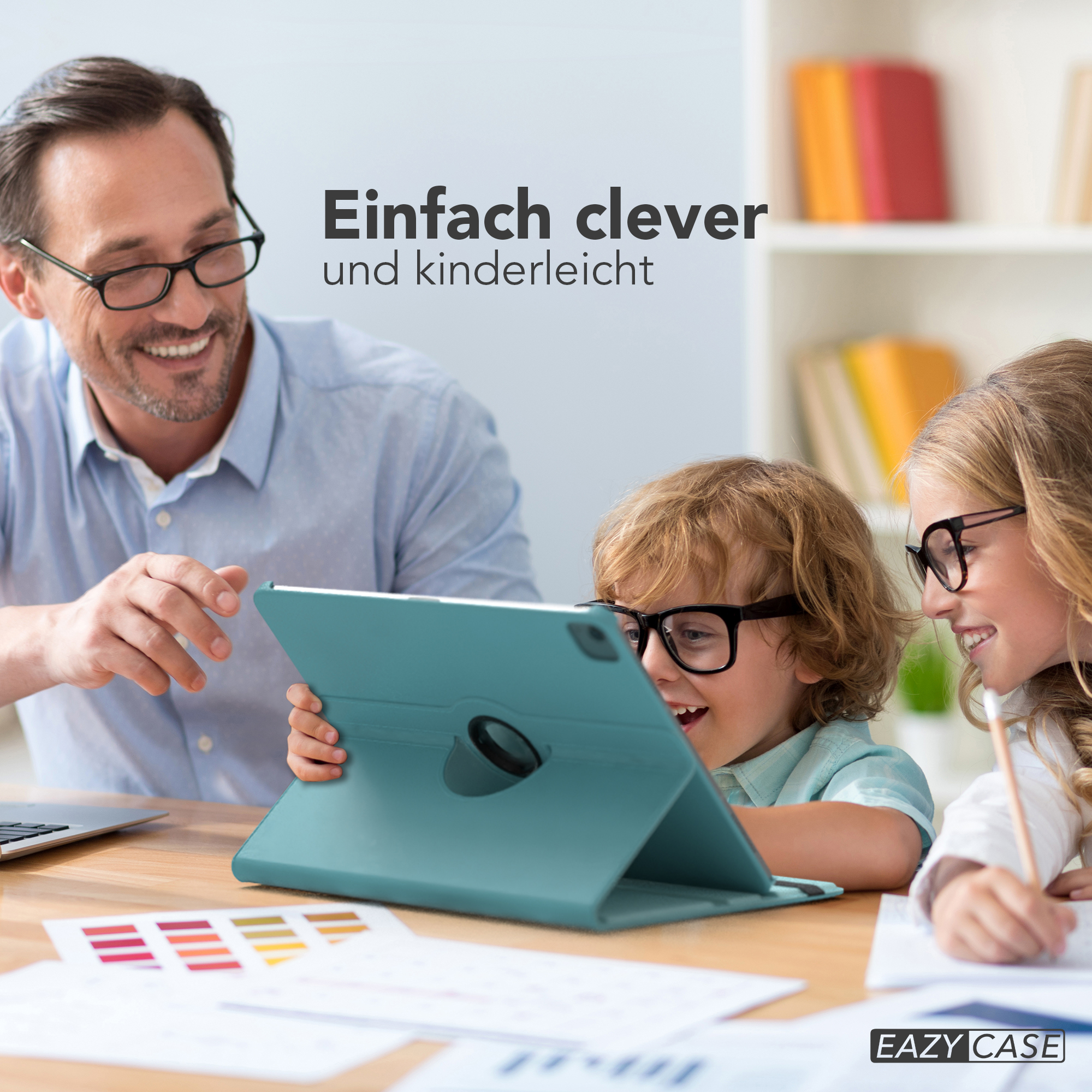 Ein Vater, ein Kind und ein anderes Kind schauen auf ein Tablet.