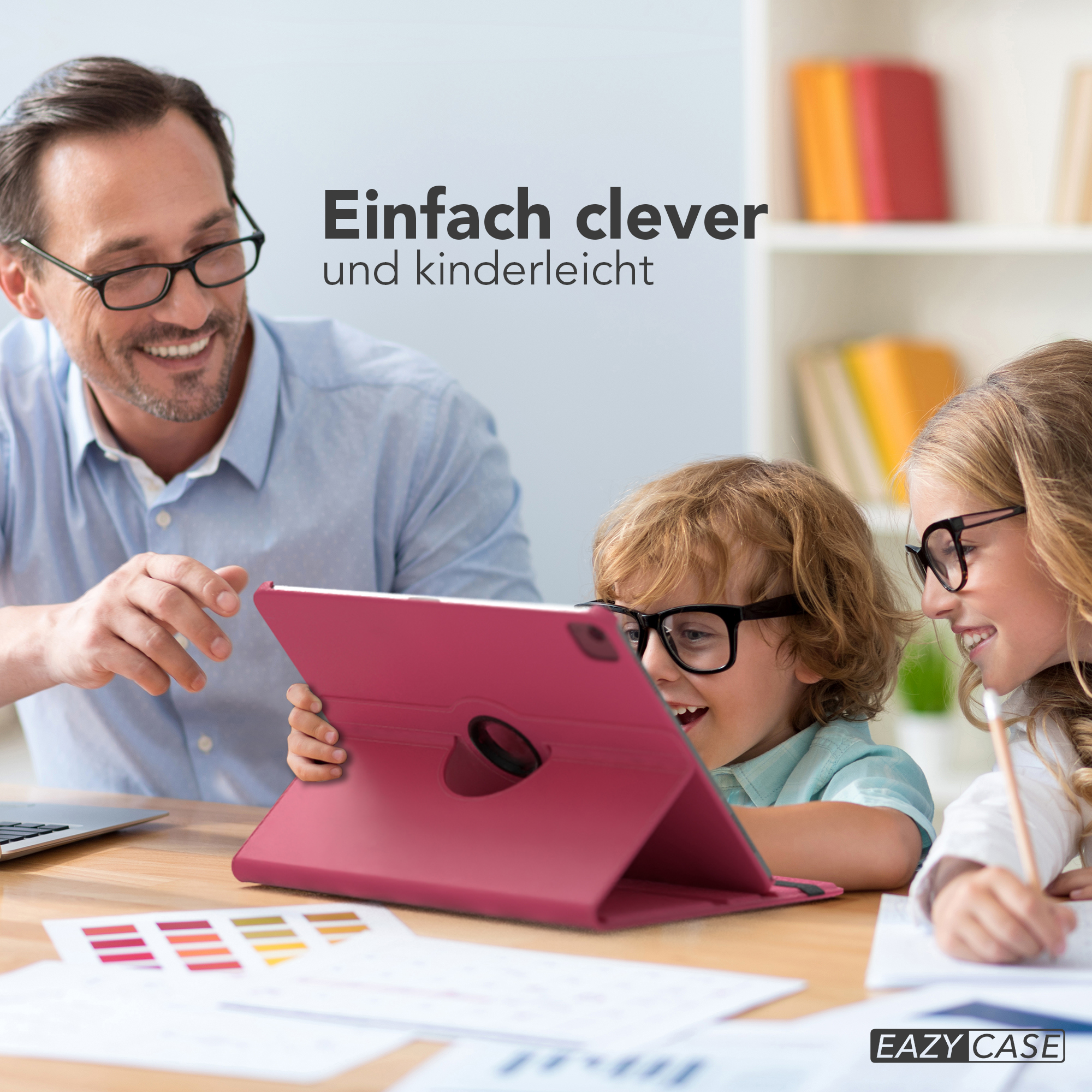 Ein Mann und zwei Kinder schauen sich ein Tablet an. Sie scheinen glücklich und tragen Brillen.