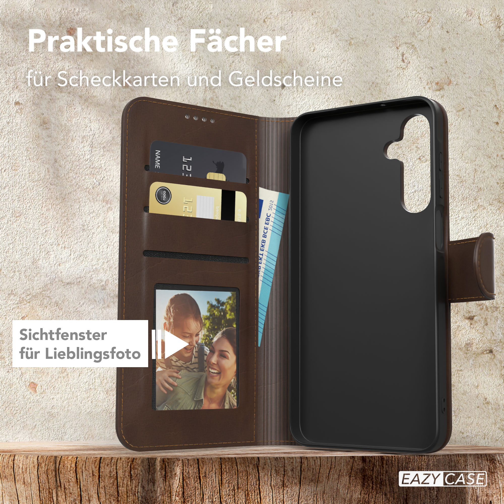 Braune Handyhülle offen, mit Karten, Geld und einem Foto eines Paares.