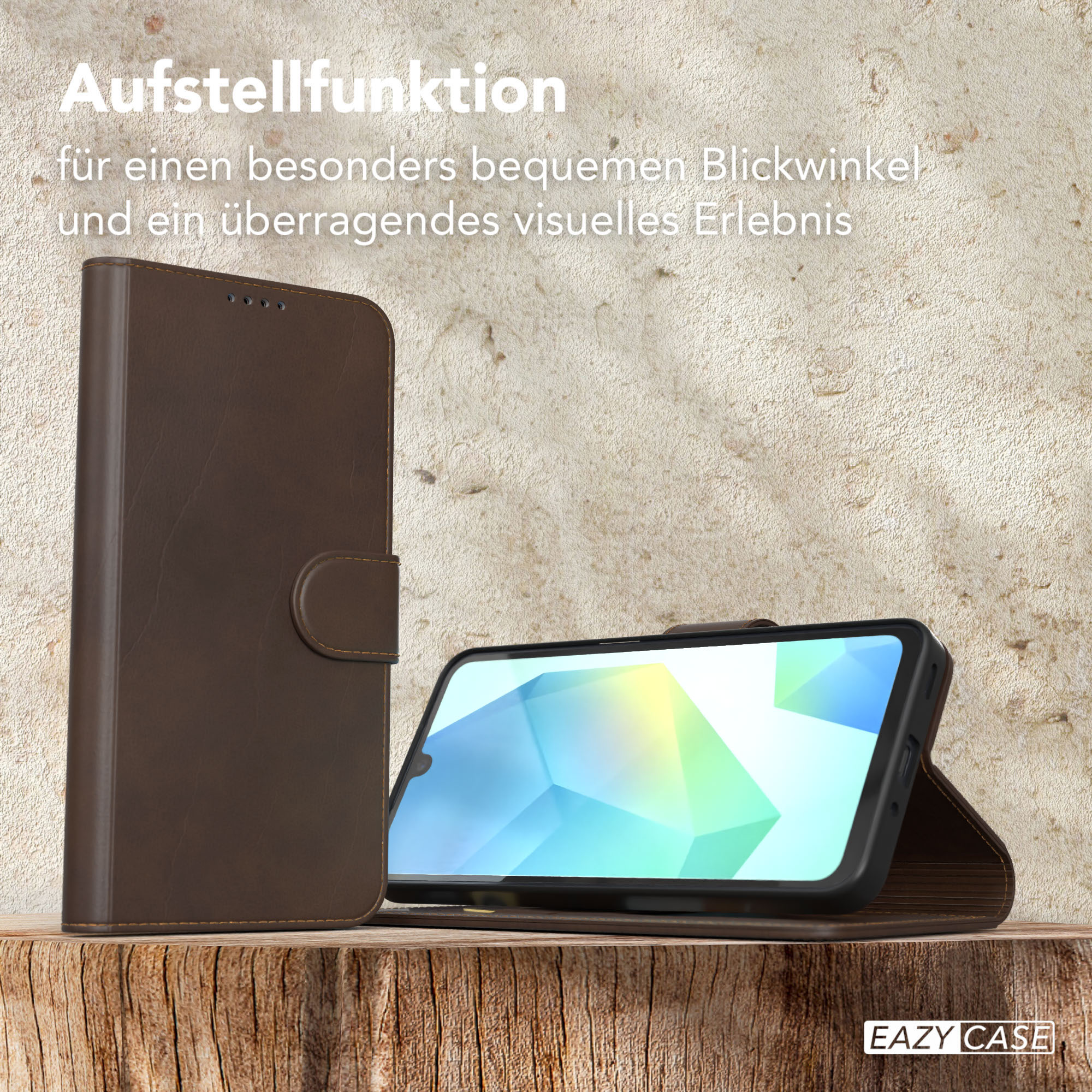 Braune Leder-Handyhülle, offen, mit Telefon mit farbigem Bildschirm. Holz Hintergrund.