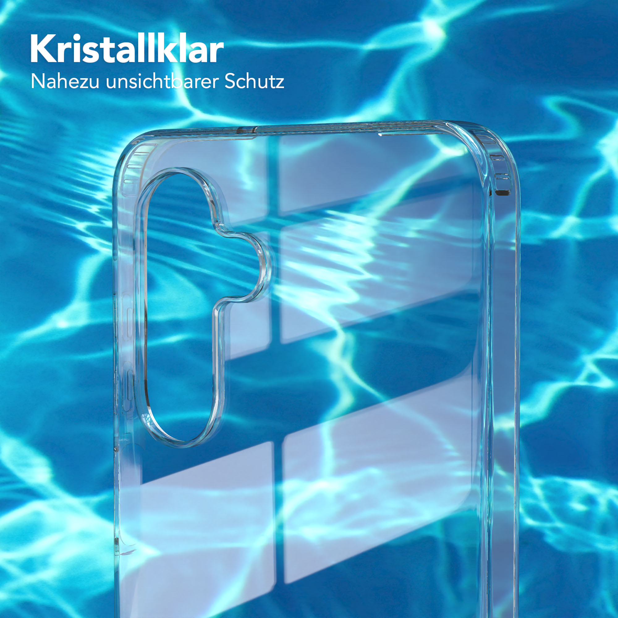 Eine transparente Handyhülle vor blauem Wasser. Die Hülle ist klar und bietet Schutz für das Telefon.