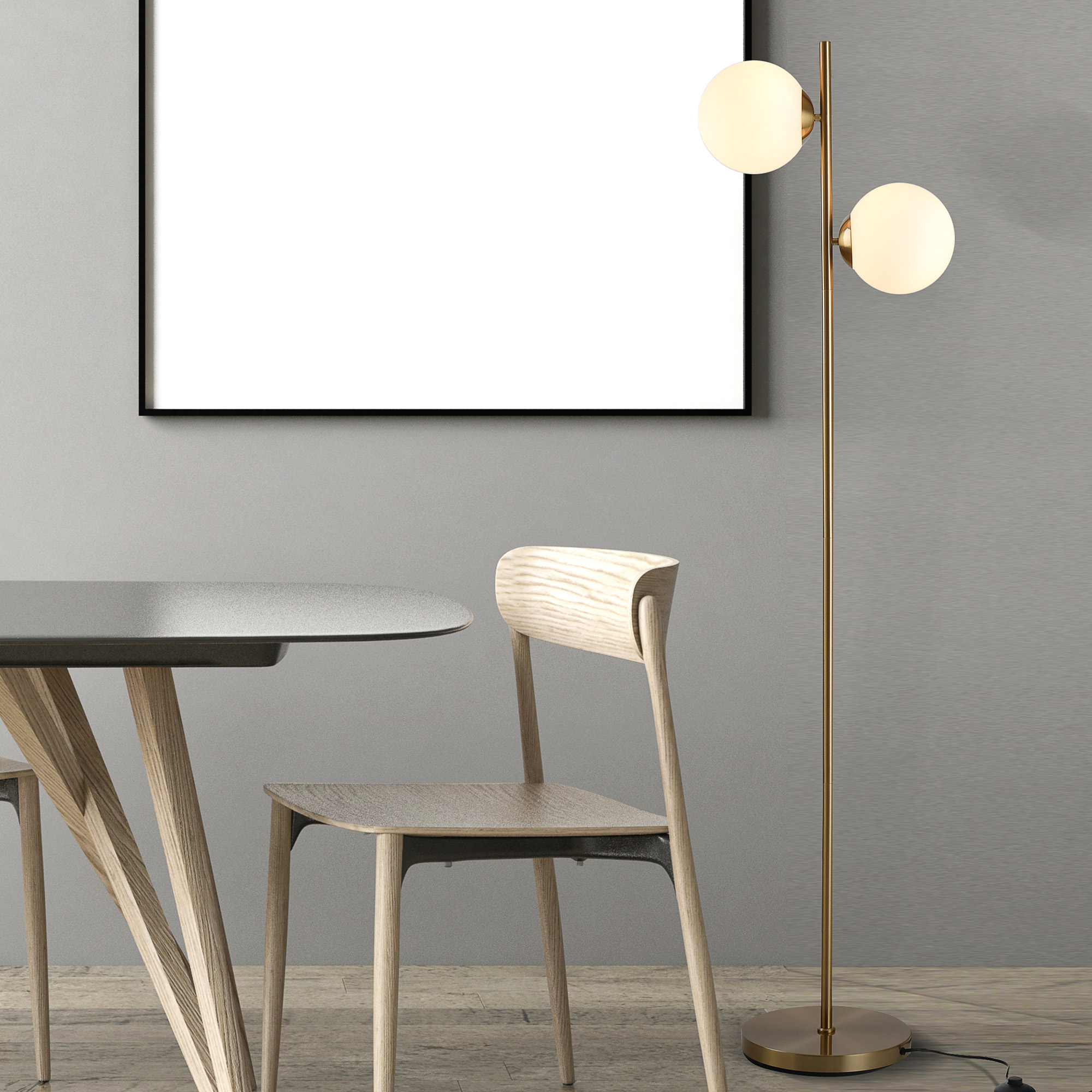 Una stanza con una lampada. Un tavolo da pranzo e una sedia sono in primo piano. La lampada ha due lampadine.