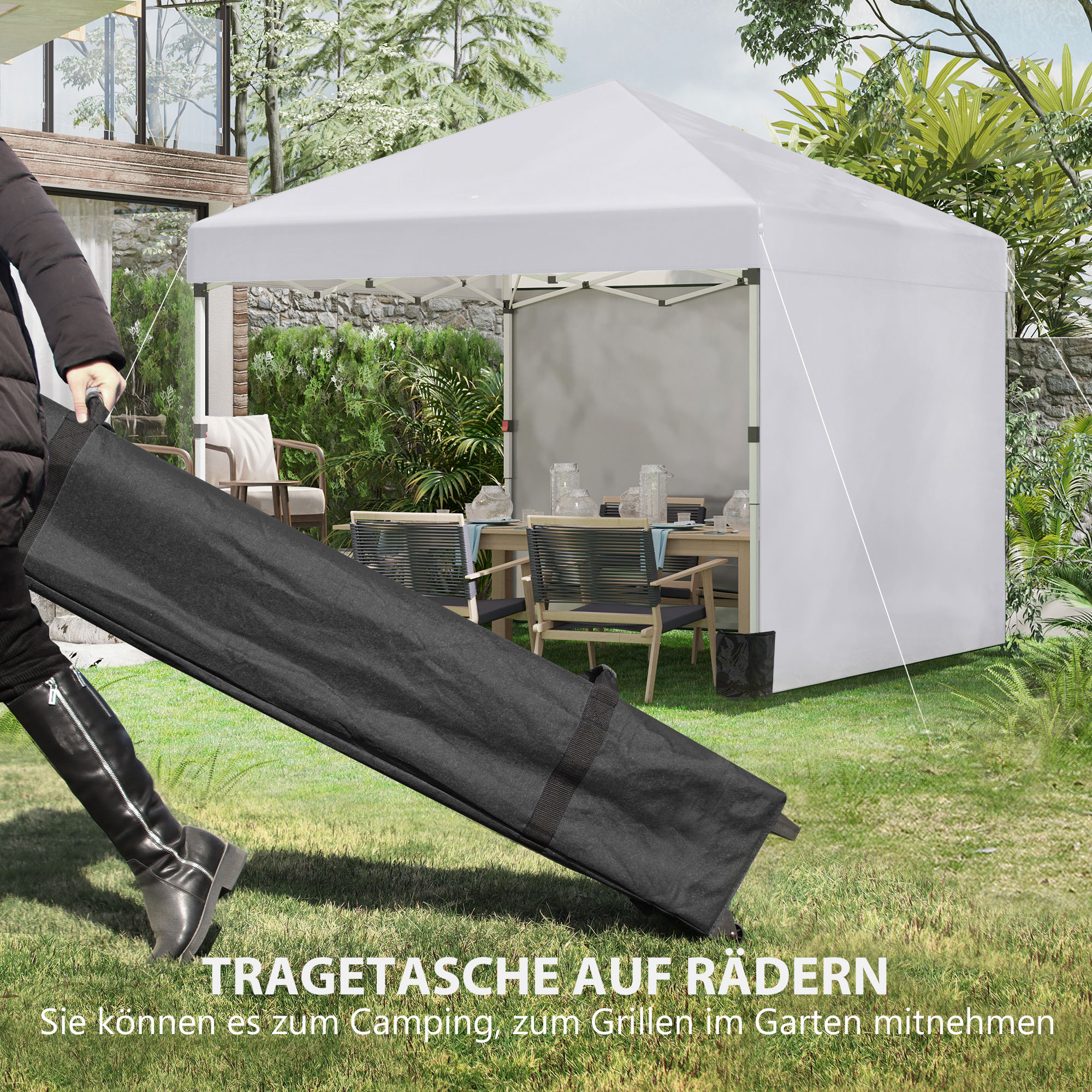 Frau zieht eine schwarze Rollentasche. Weißes Zelt im Hintergrund, im Garten aufgebaut.