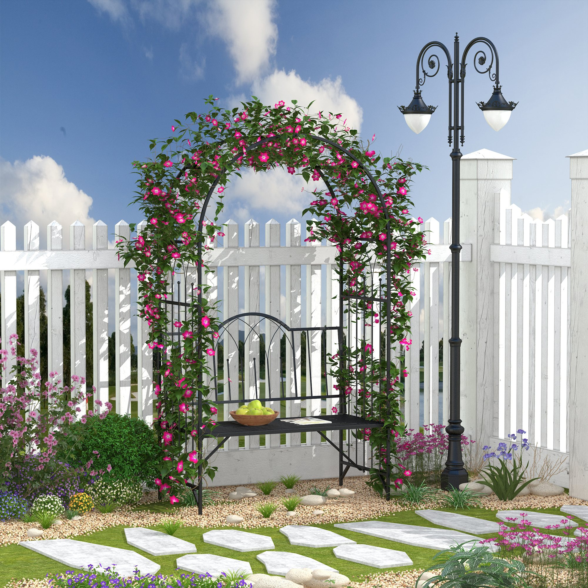 Gartenszene mit Bank, mit Blumen bedecktem Bogen und schwarzer Straßenlaterne.