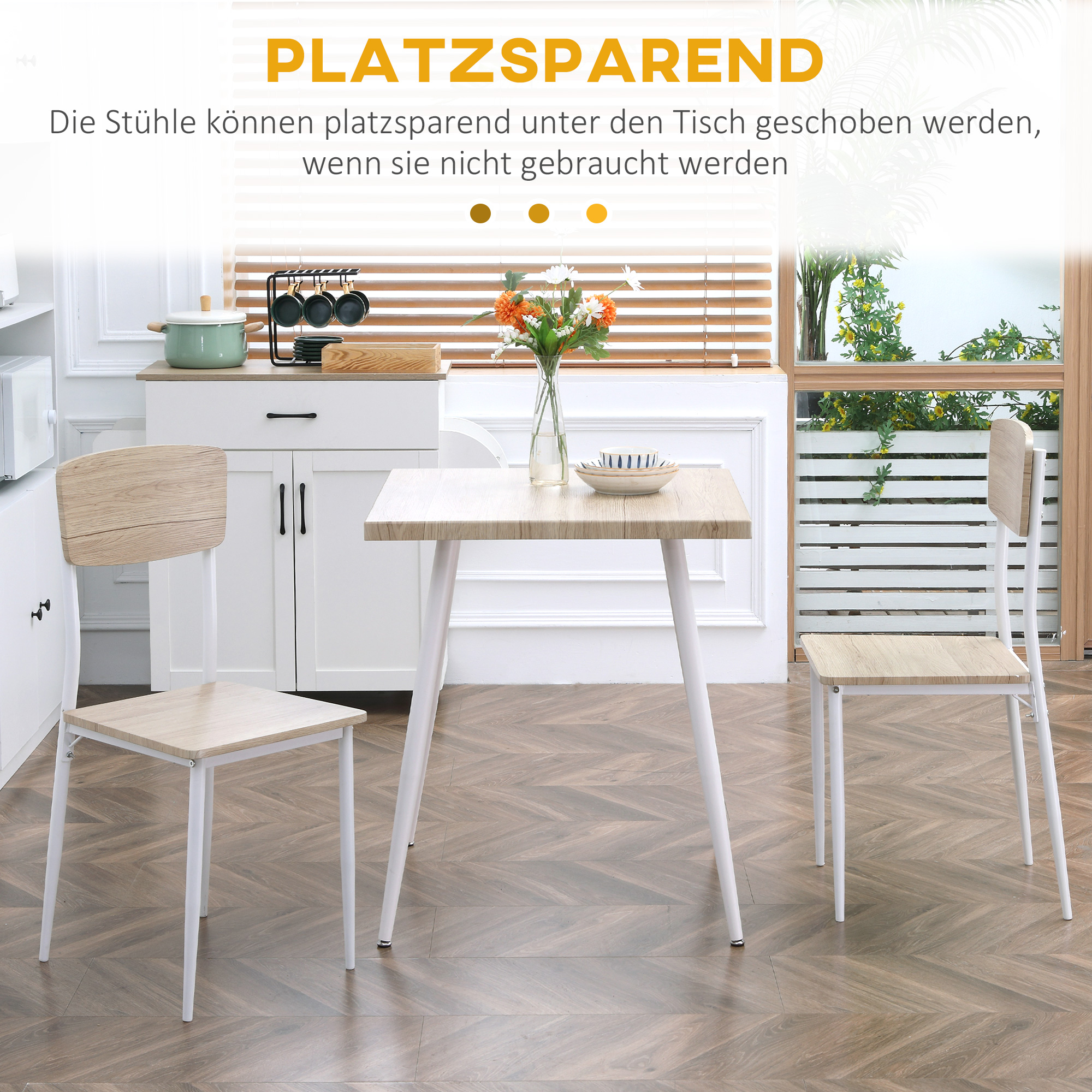 Ein Esstisch mit zwei Stühlen, einem Schrank und einigen Blumen in einem hellen, gut beleuchteten Raum.