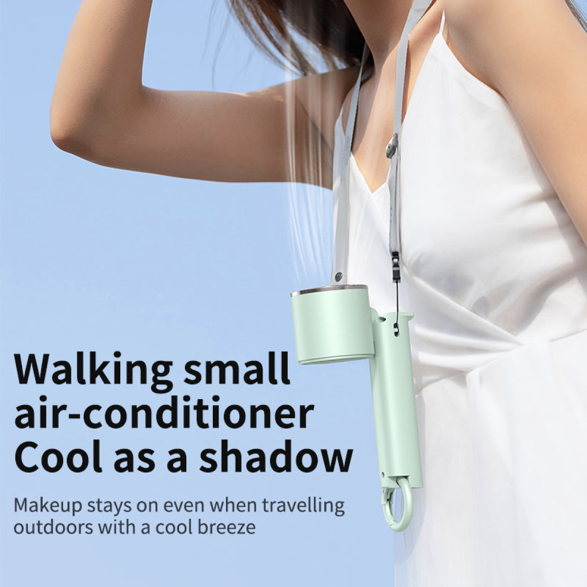 Een persoon die een draagbare ventilator om de nek draagt. Tekstoverlay: 'Walking small air-conditioner'.