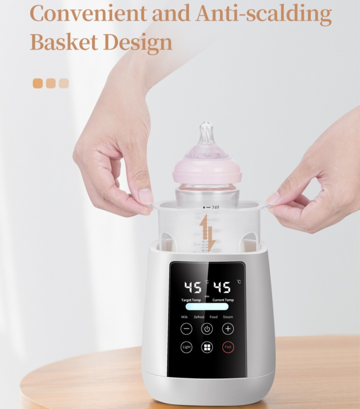 Babyflaschenwärmer mit Digitalanzeige, Hände passen Flasche an, Text: Bequem und Verbrühungsschutz.