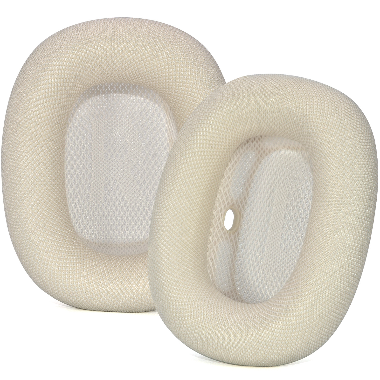 Due cuscinetti auricolari beige per cuffie. Hanno un centro in rete e un anello esterno morbido.
