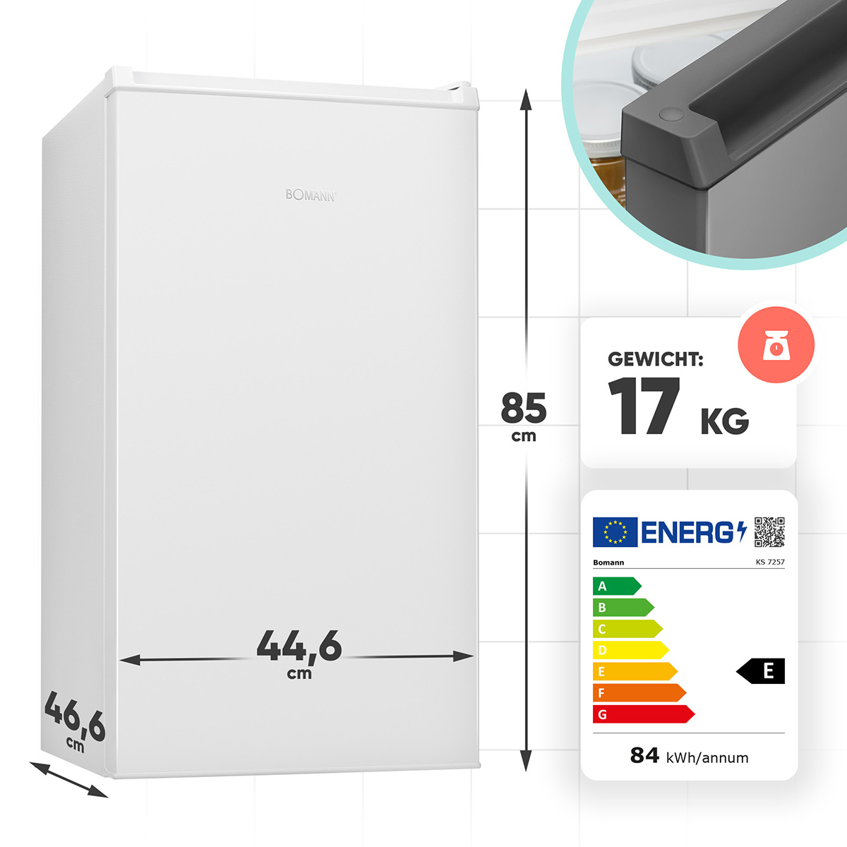 Weißer Mini-Kühlschrank mit Maßen und Energielabel. Der Kühlschrank hat eine Tür, Griff oben.