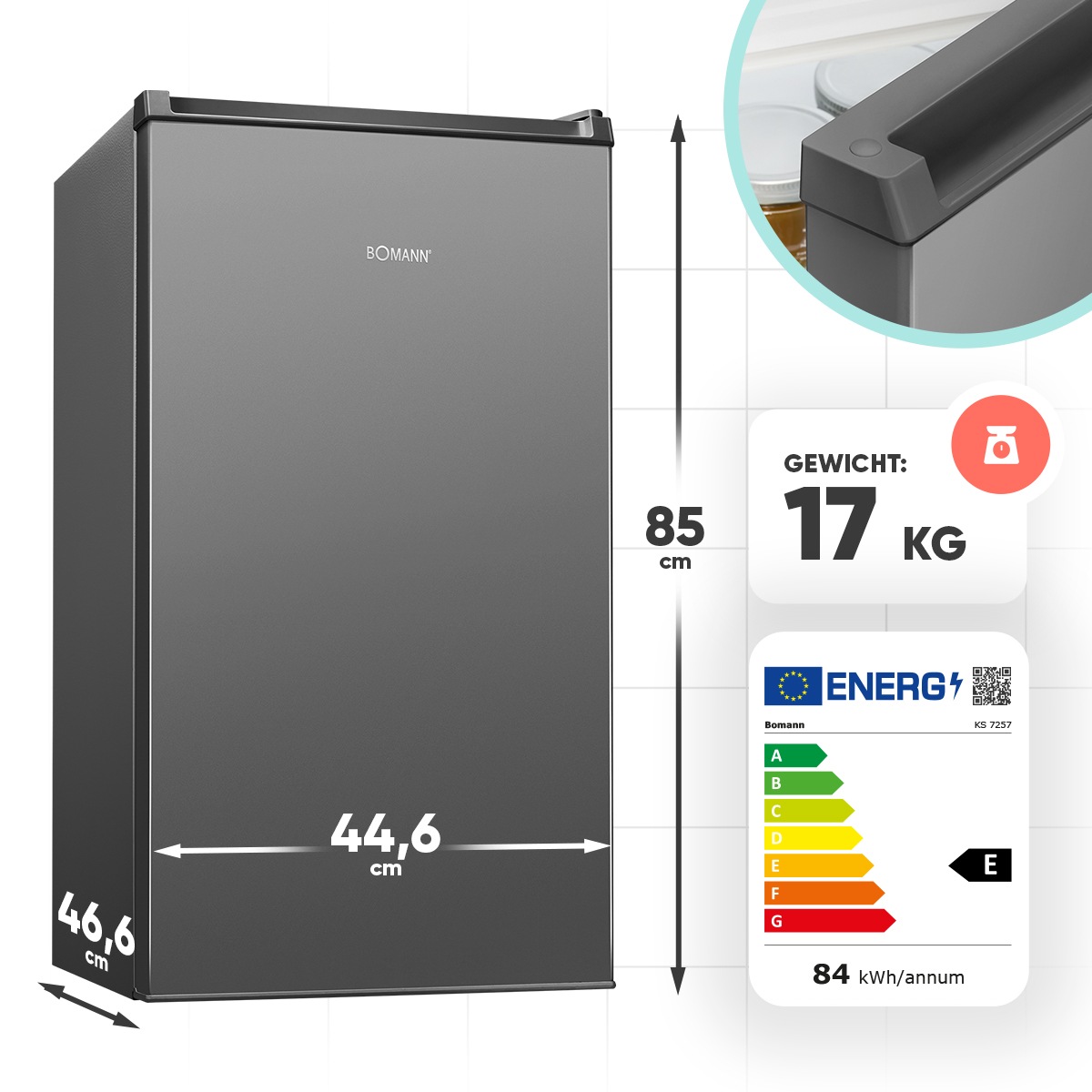 Grauer Mini-Kühlschrank mit Abmessungen und Energielabel, auf weißem Hintergrund.