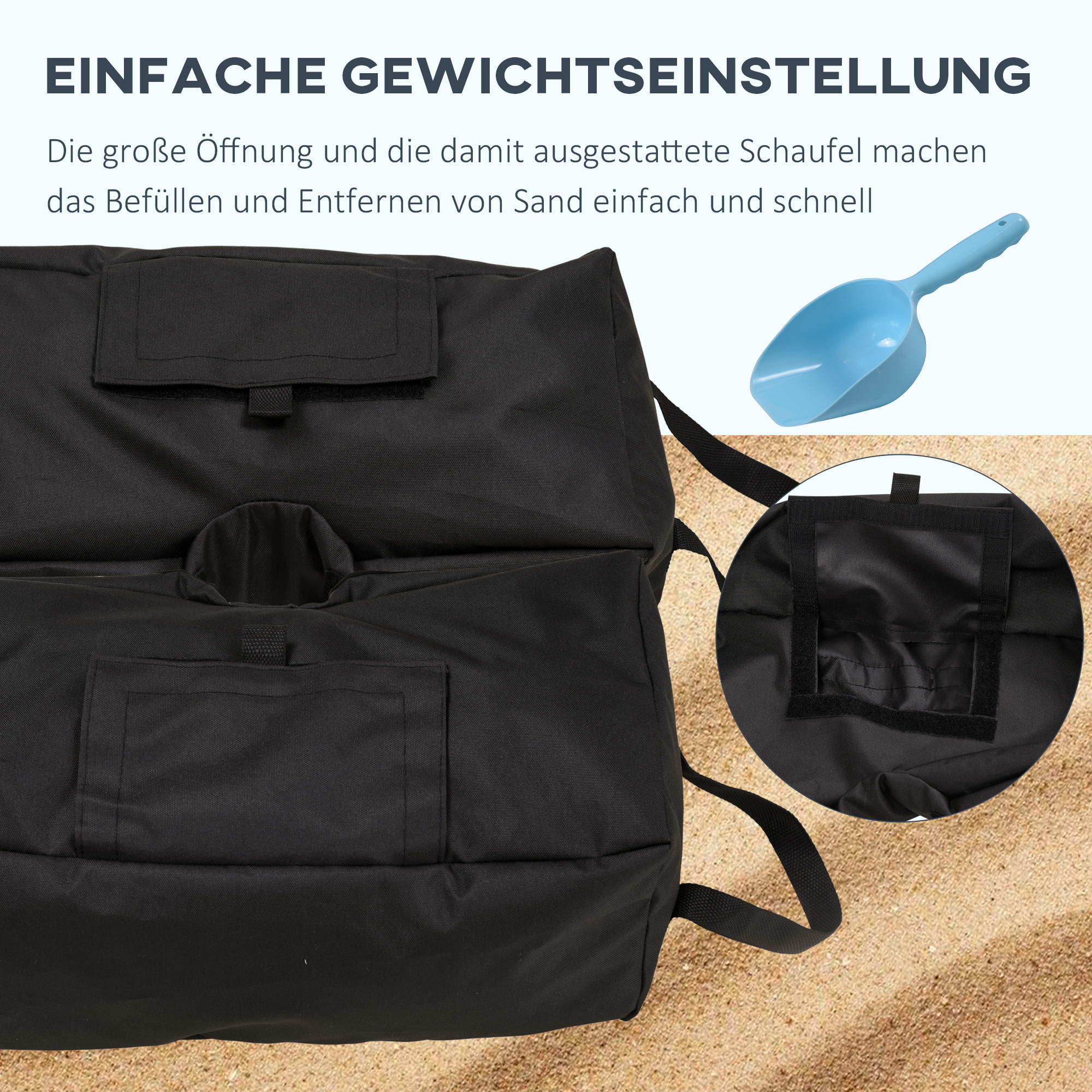 Schwarzer Sandsack mit offenen Taschen und einer blauen Schaufel auf sandiger Oberfläche. Die Tasche hat Klettverschlüsse.