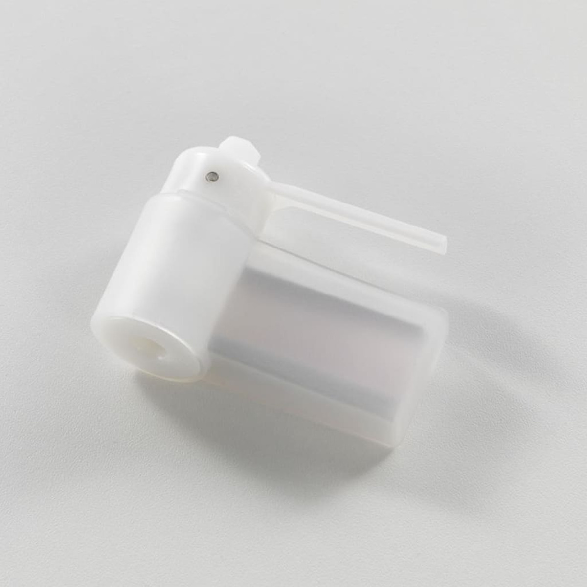 Un dispositivo di plastica bianca, possibilmente un componente o uno strumento.
