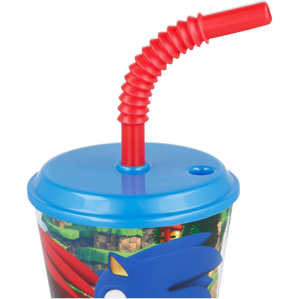 Vaso de Sonic the Hedgehog con pajita roja. Tapa azul, diseño del personaje Sonic. Fondo blanco.