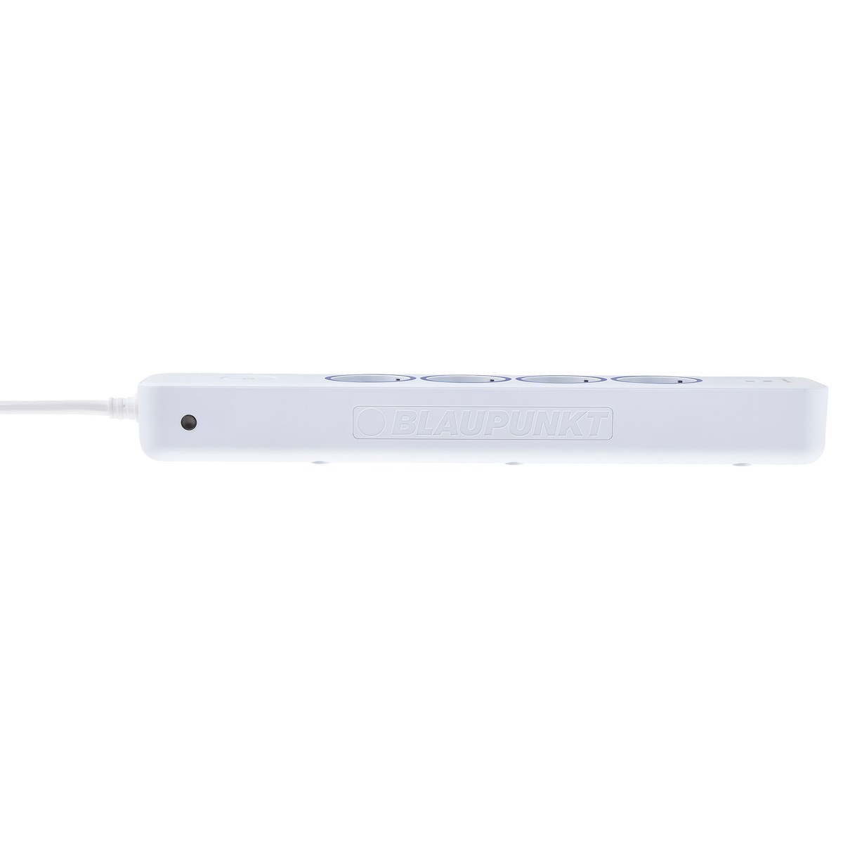 Weiße Blaupunkt-Steckdosenleiste. Sie hat mehrere Steckdosen und ein weißes Kabel auf der linken Seite.
