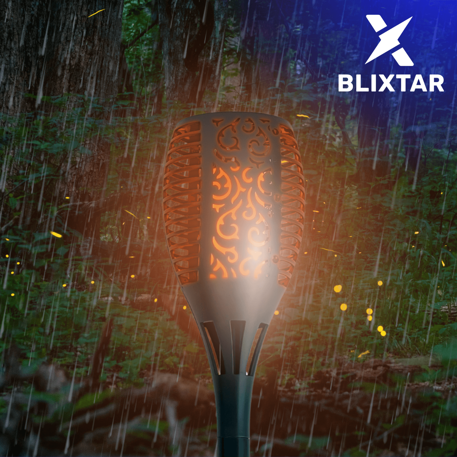 Latarka zewnętrzna z pomarańczowym płomieniem w deszczu. Posiada skomplikowane metaloplastyki.