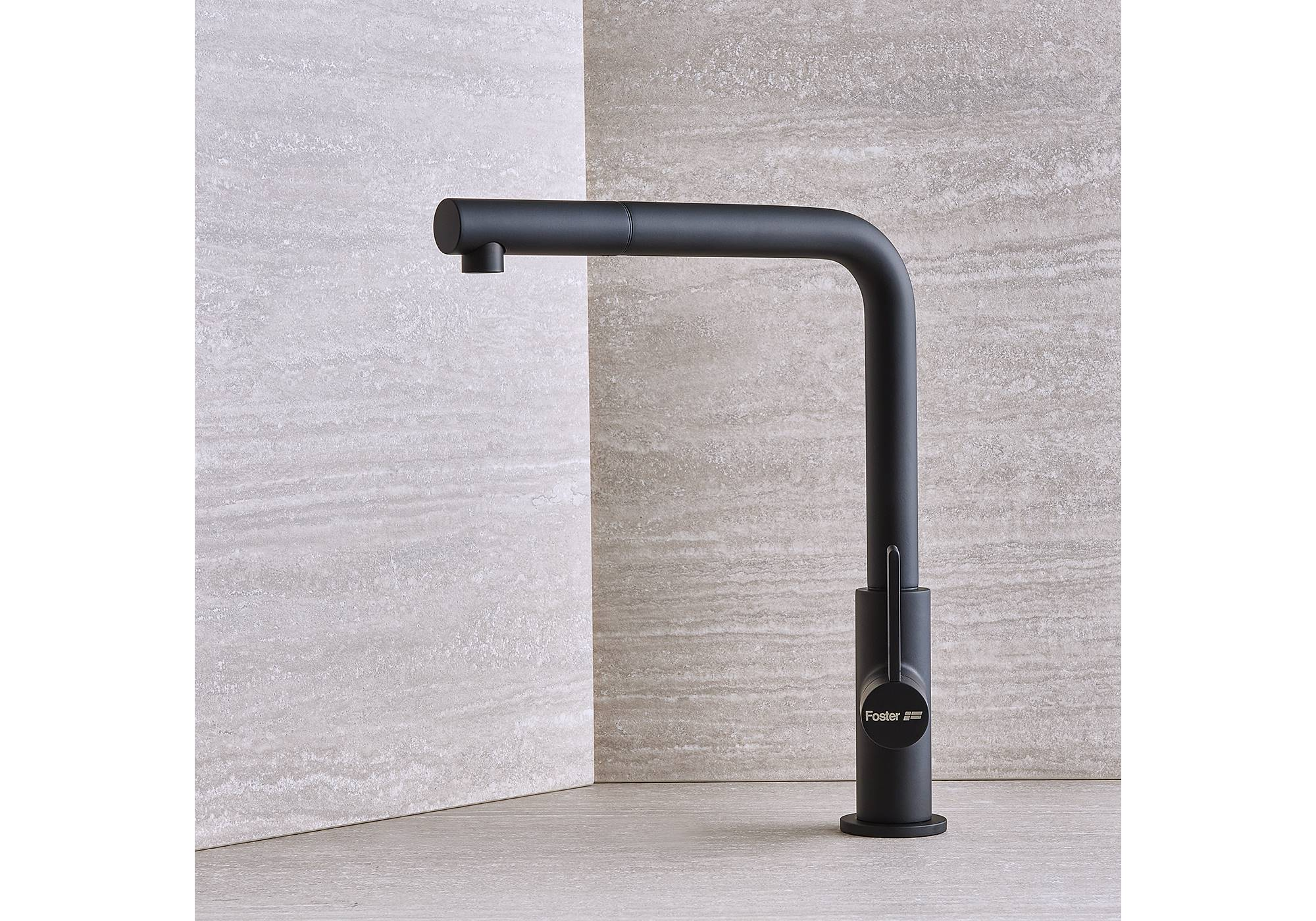 Rubinetto da cucina nero con beccuccio curvo e maniglia laterale. Design moderno.